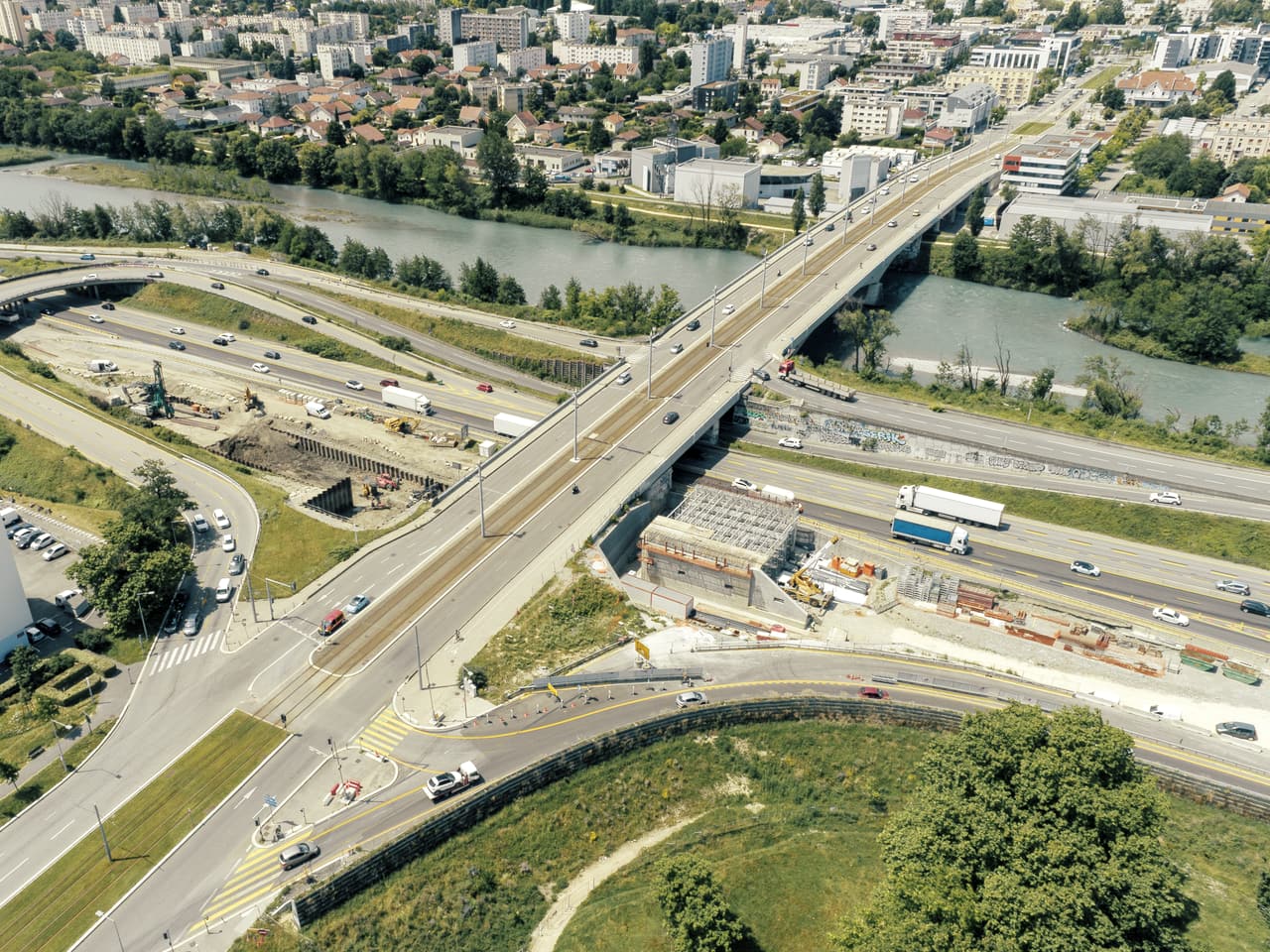 A480 Rondeau, pont de Catane de la ville de Grenoble vu du ciel