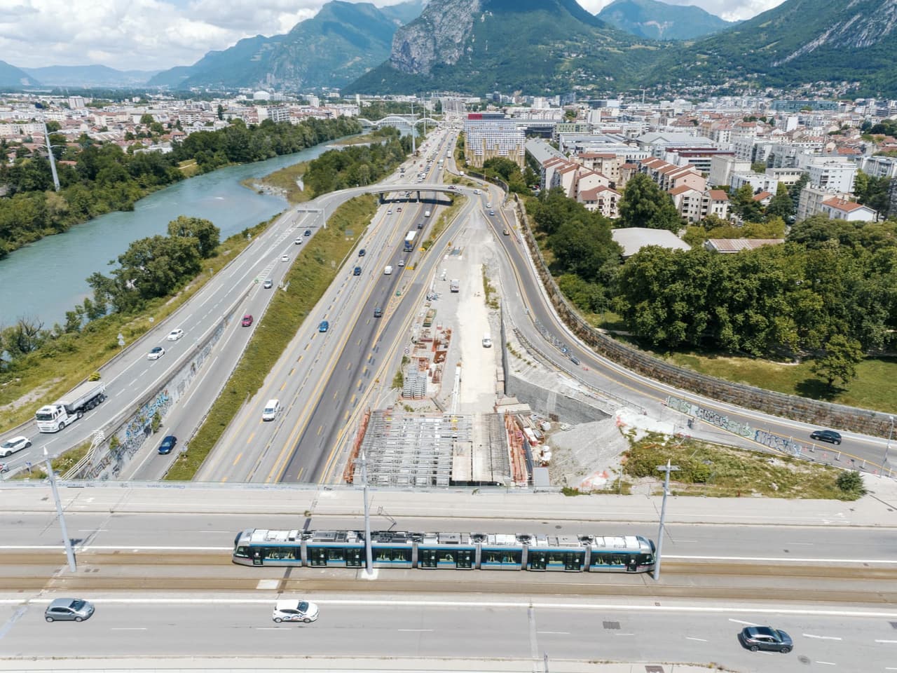 A480 Rondeau, pont de Catane de la ville de Grenoble vu du ciel