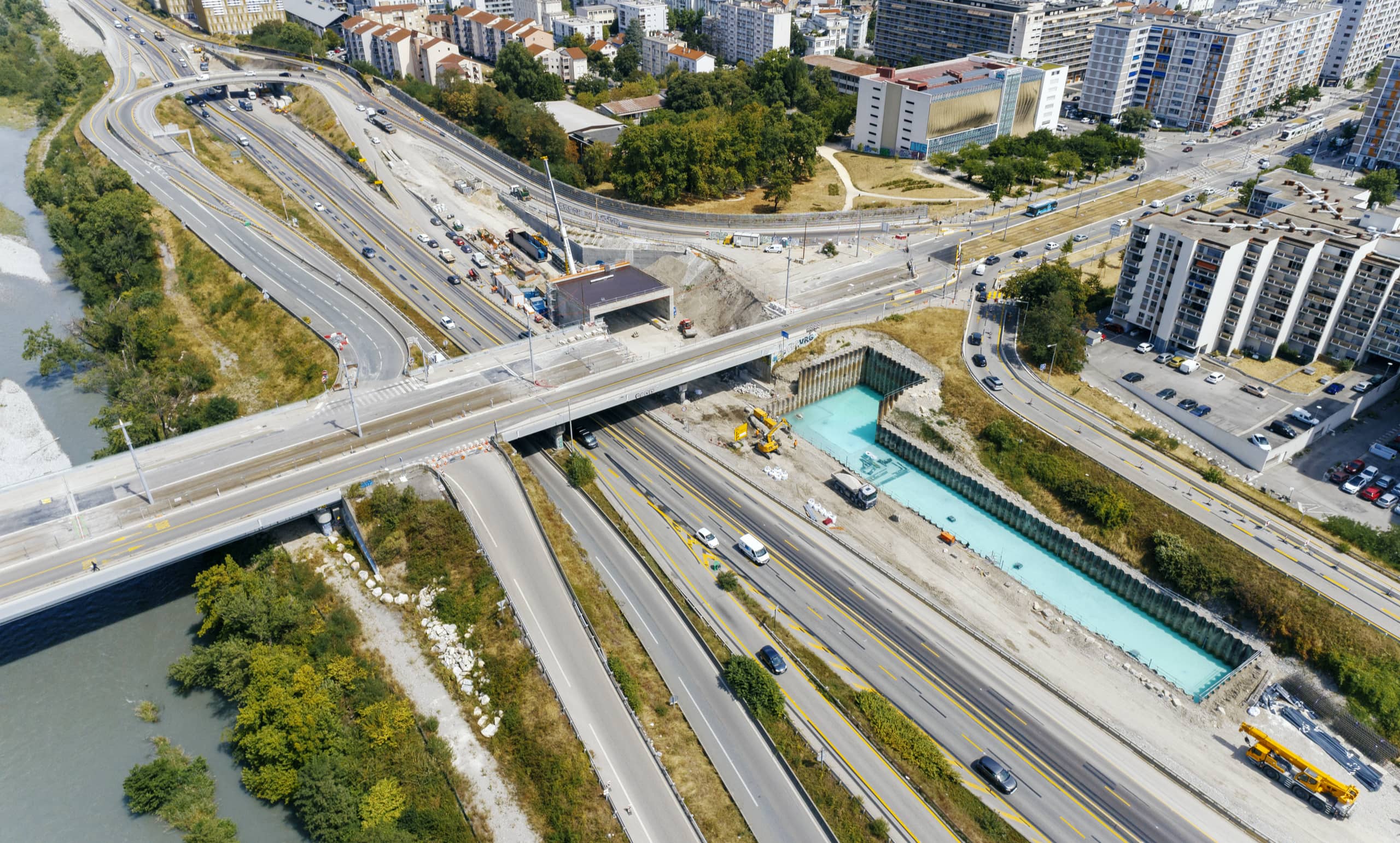 Bassin de rétention anti-pollution le long de l'A480 sur le secteur de Catane à Grenoble