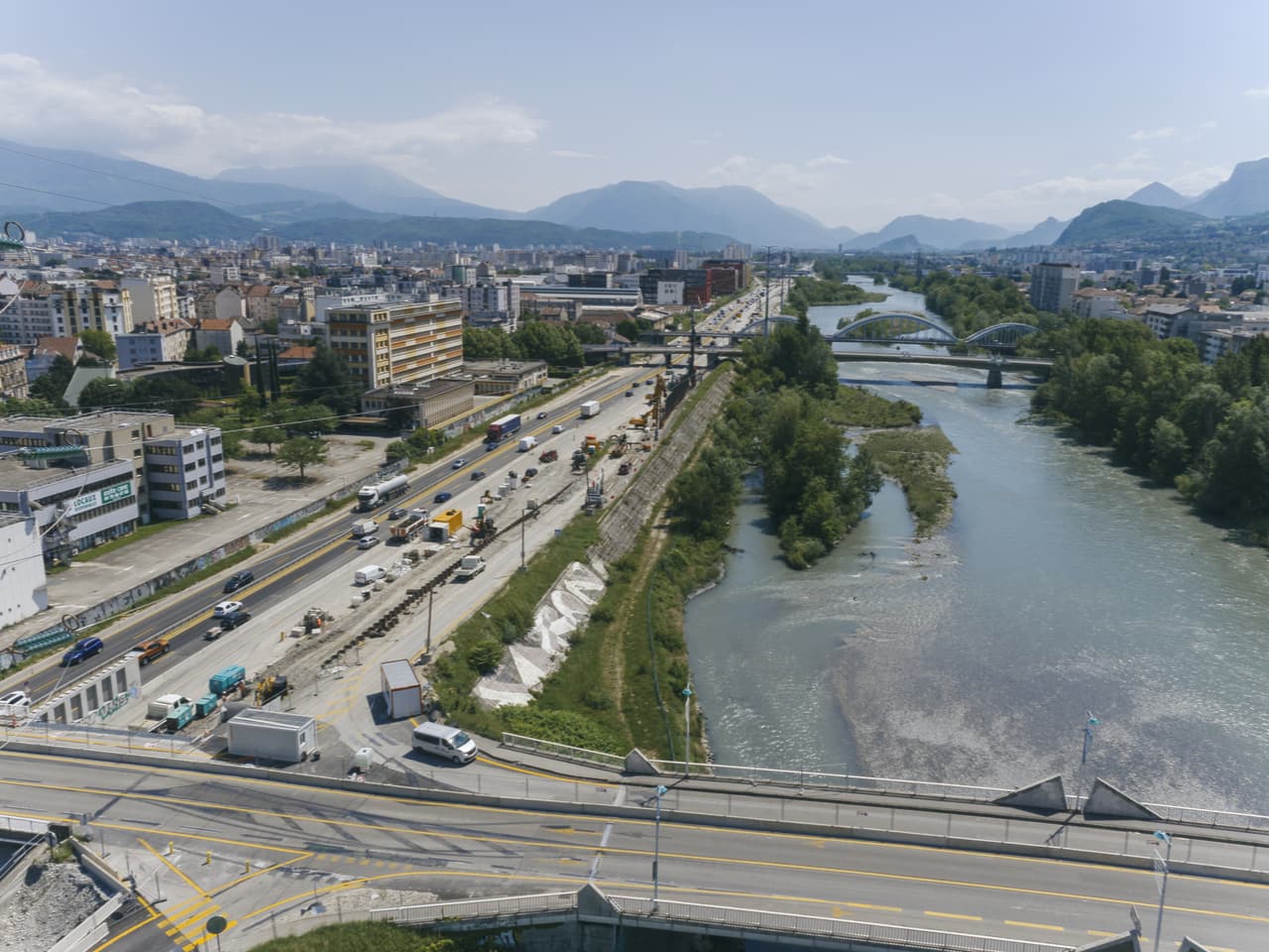 Construction du deuxième pont du diffuseur de Fontaine sur le secteur de Vercors à Grenoble