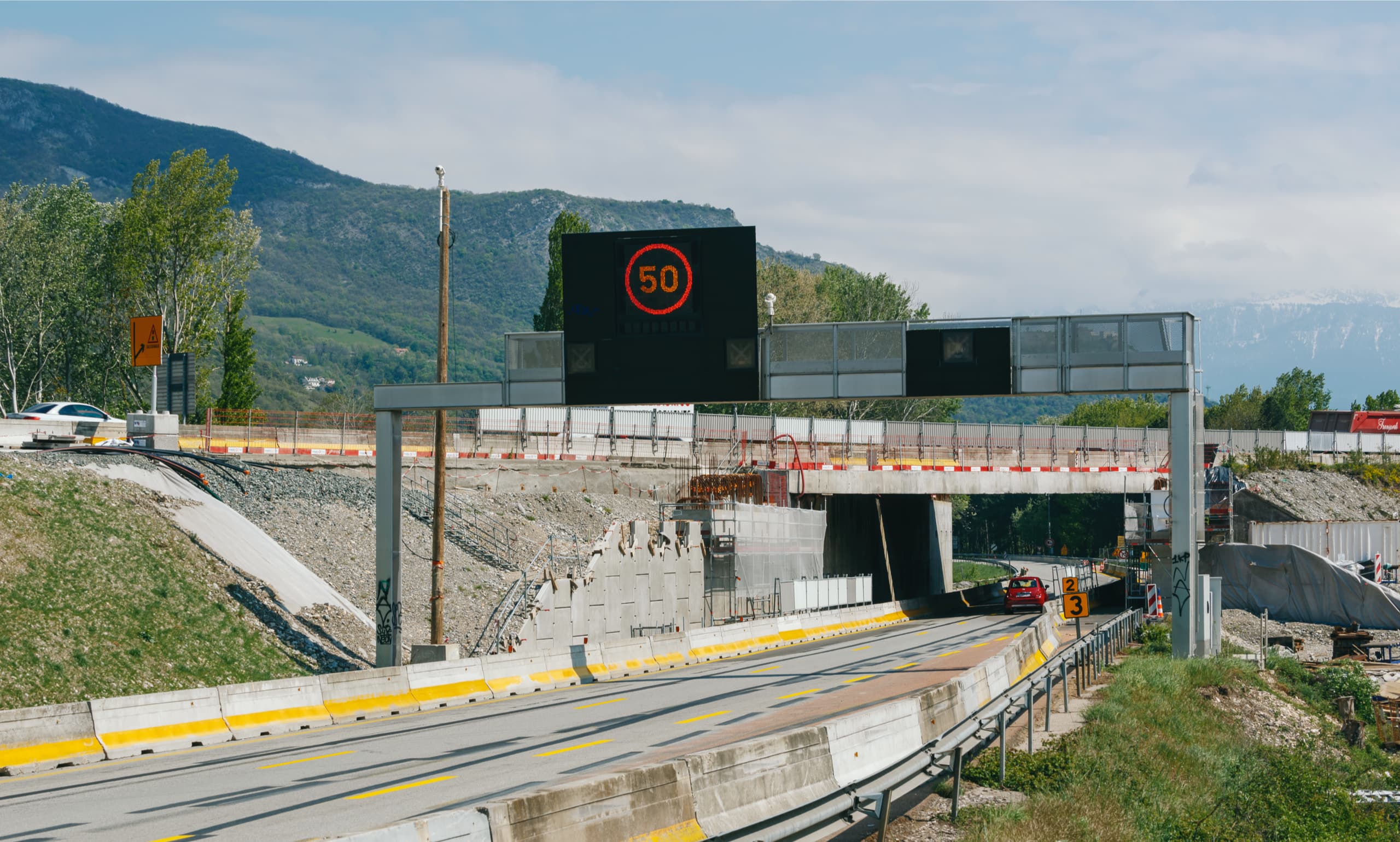 signalisation avant l'entrée sous le pont sur la nationale N481