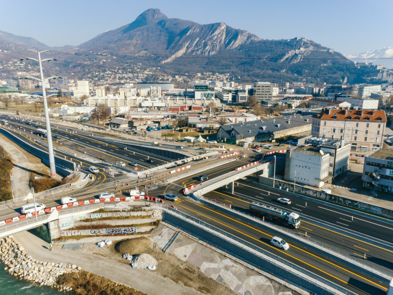 Bretelle d'entrée du diffuseur de Vercors sur l'autoroute urbaine A480 à Grenoble