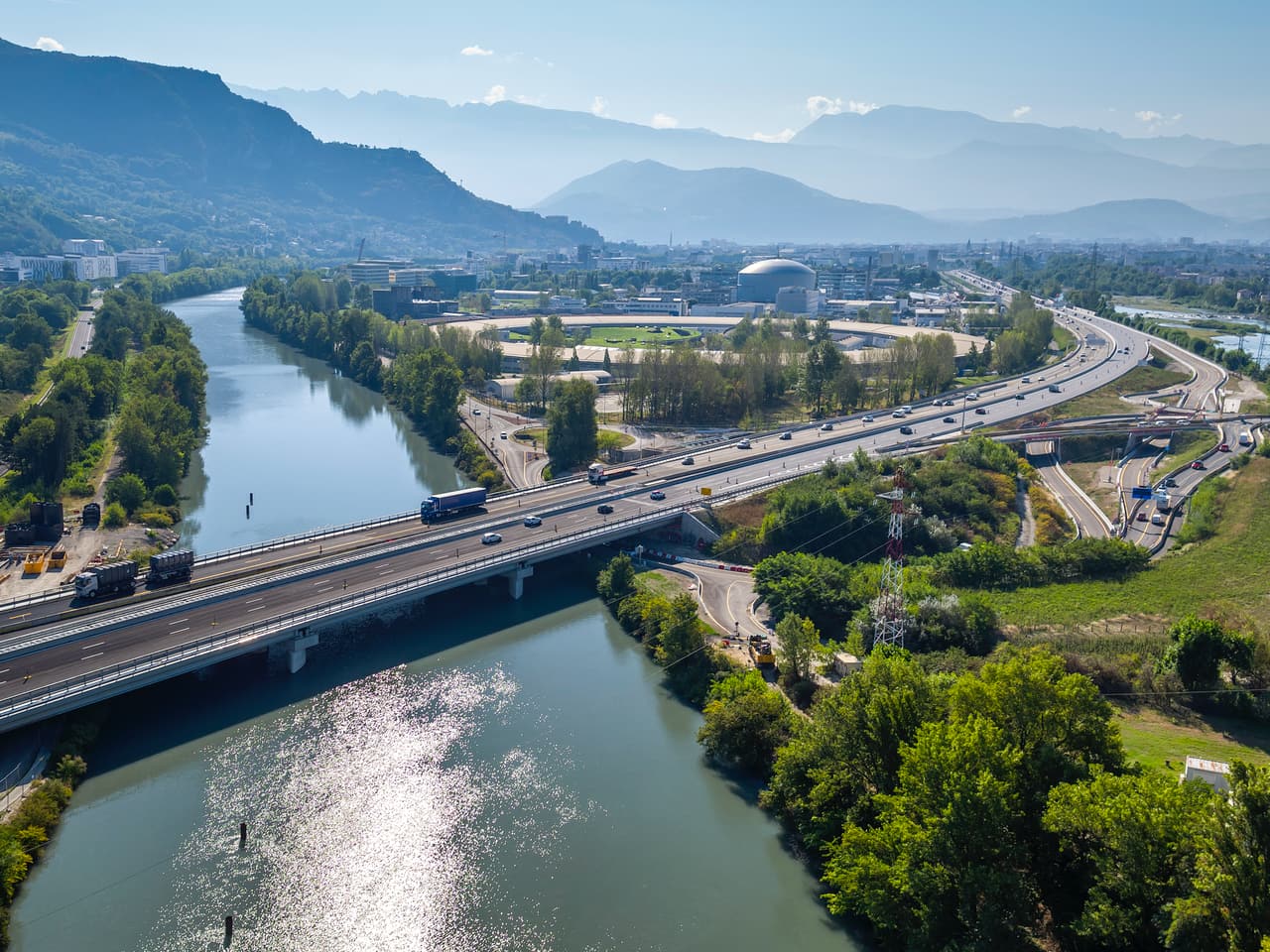 autoroute urbaine intégrée A480 sur le secteur du pont de l'Isère à Grenoble
