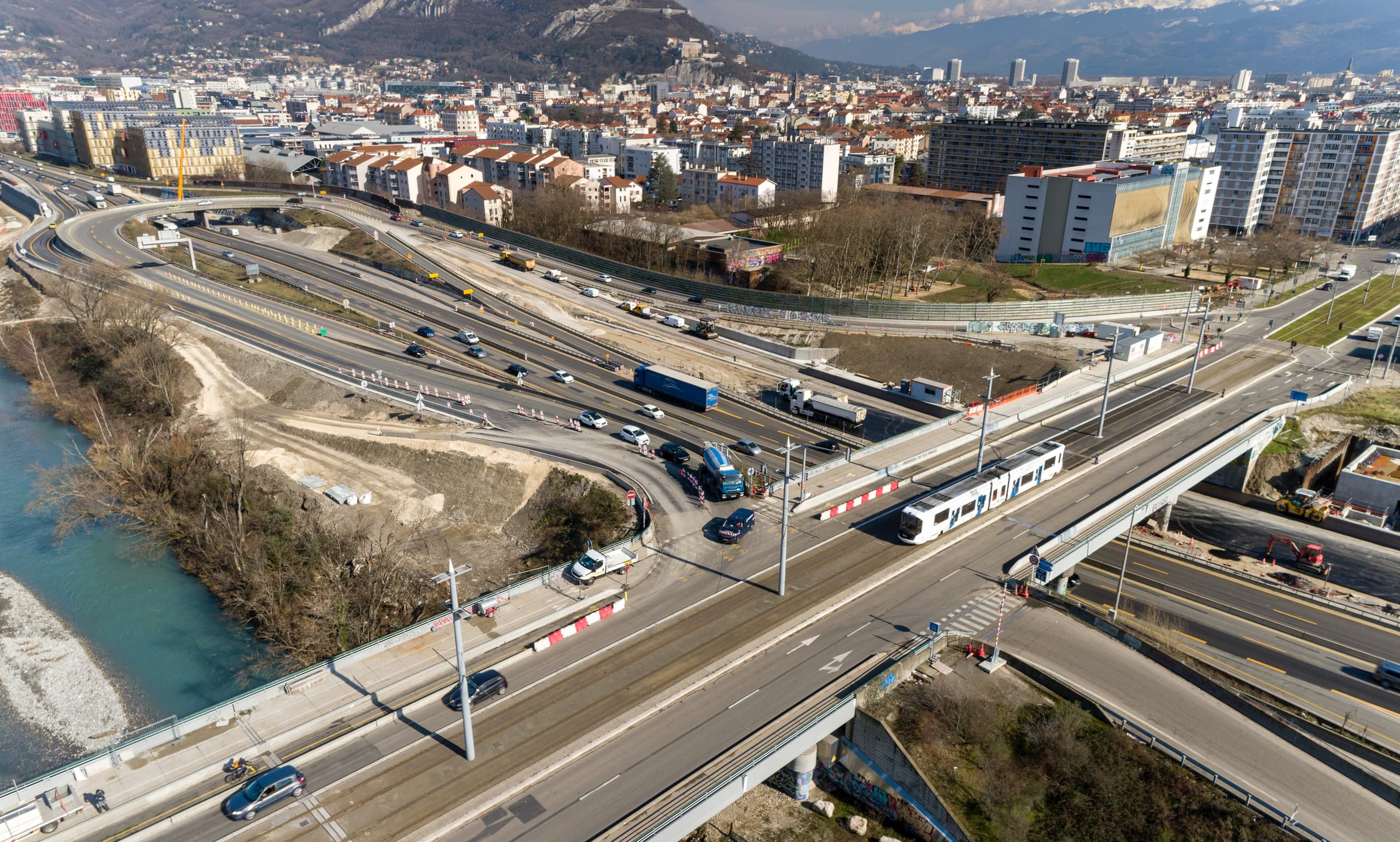 Aménagement de le diffuseur de Catane sur l'autoroute intégrée A480 sur le secteur de Grenoble