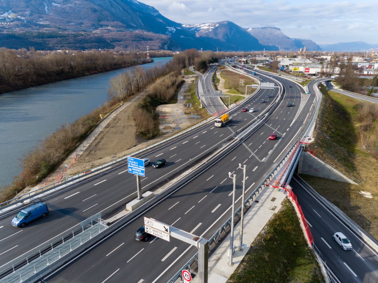 Autoroute intégrée A480 à la sortie du viaduc de l'Isère en direction de Lyon