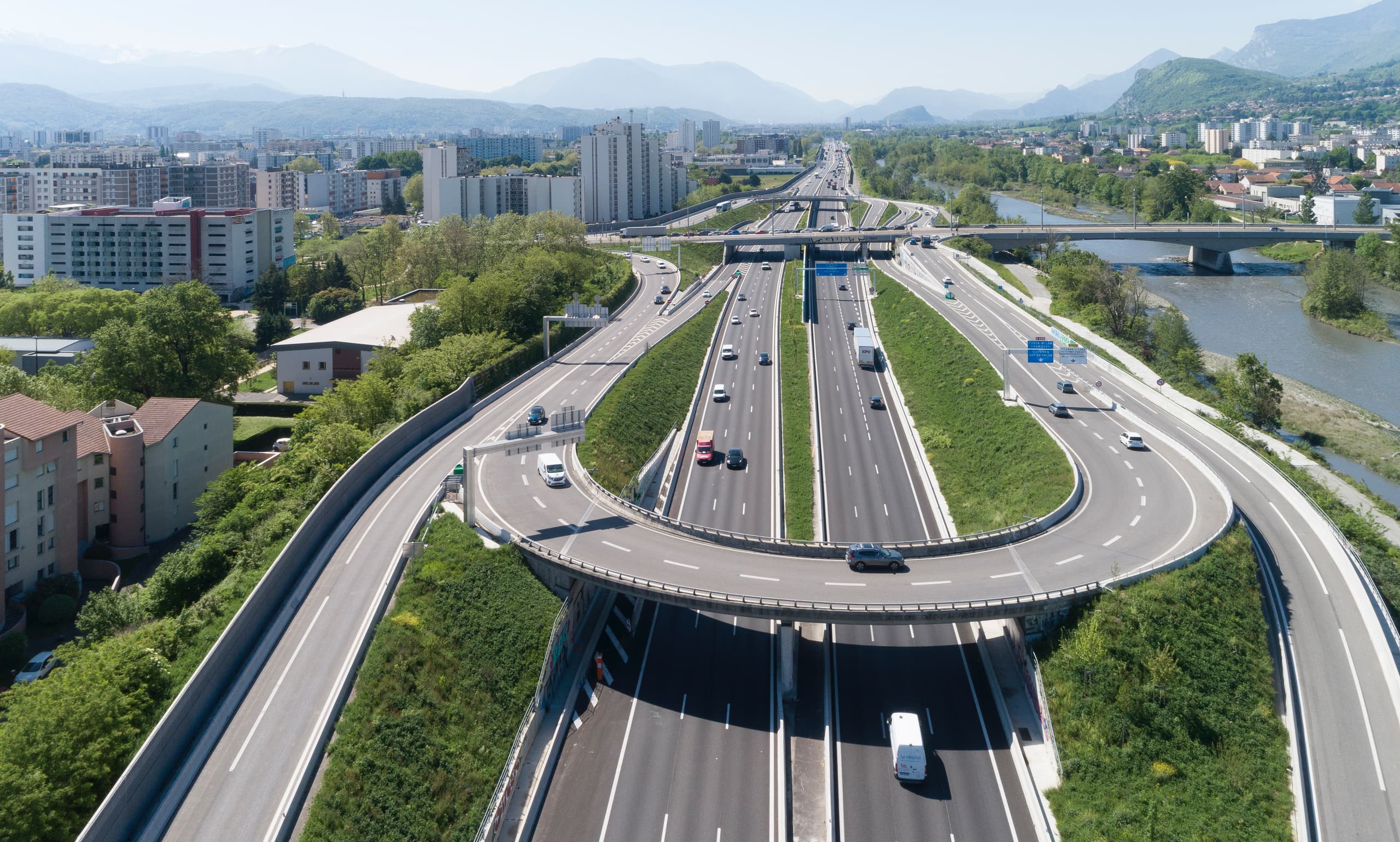 Autoroute intégrée A480 au niveau du diffuseur de Catane sur la ville de Grenoble