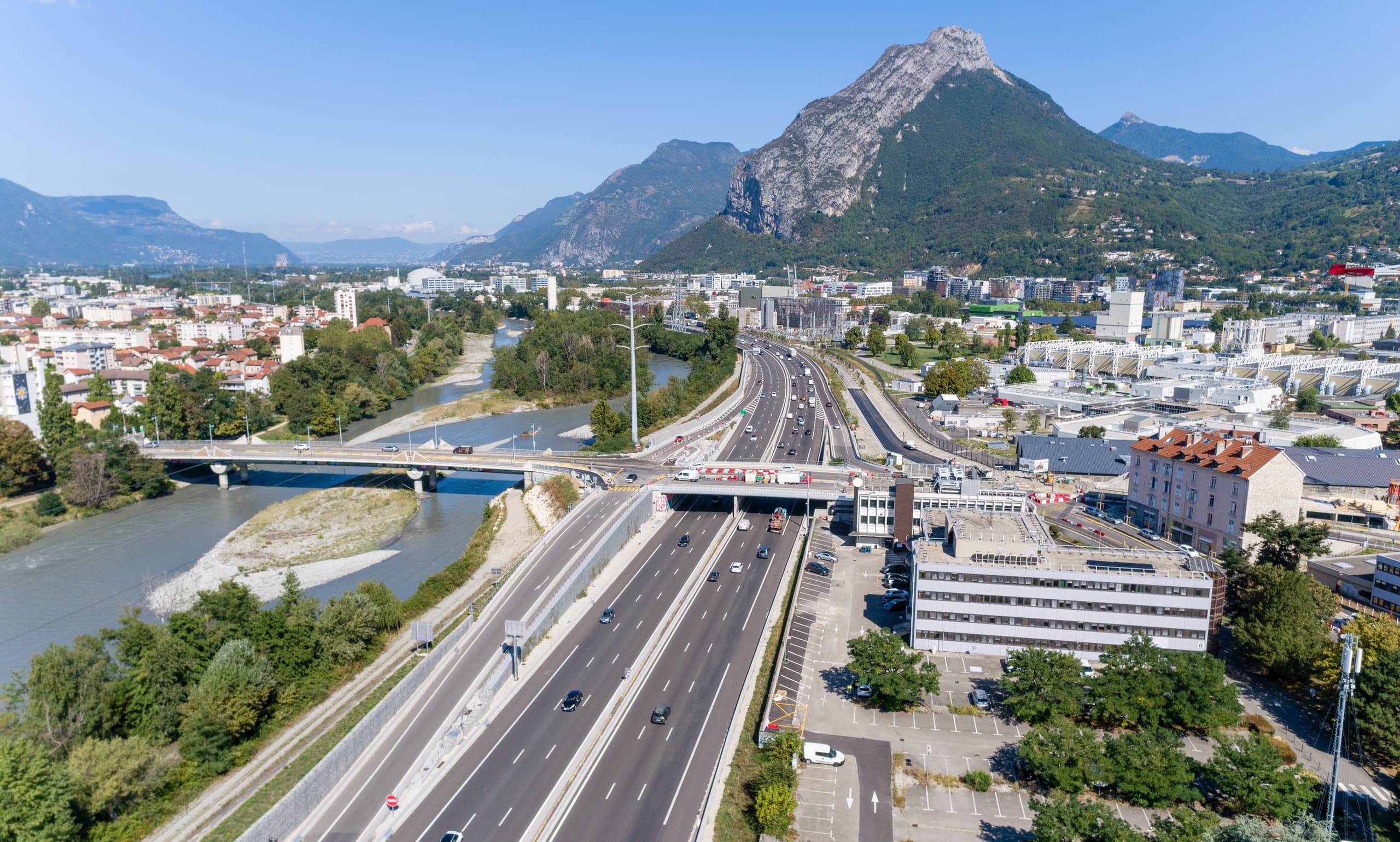 Sur Grenoble, l'autoroute urbaine intégrée A480 sur le secteur de Vercors
