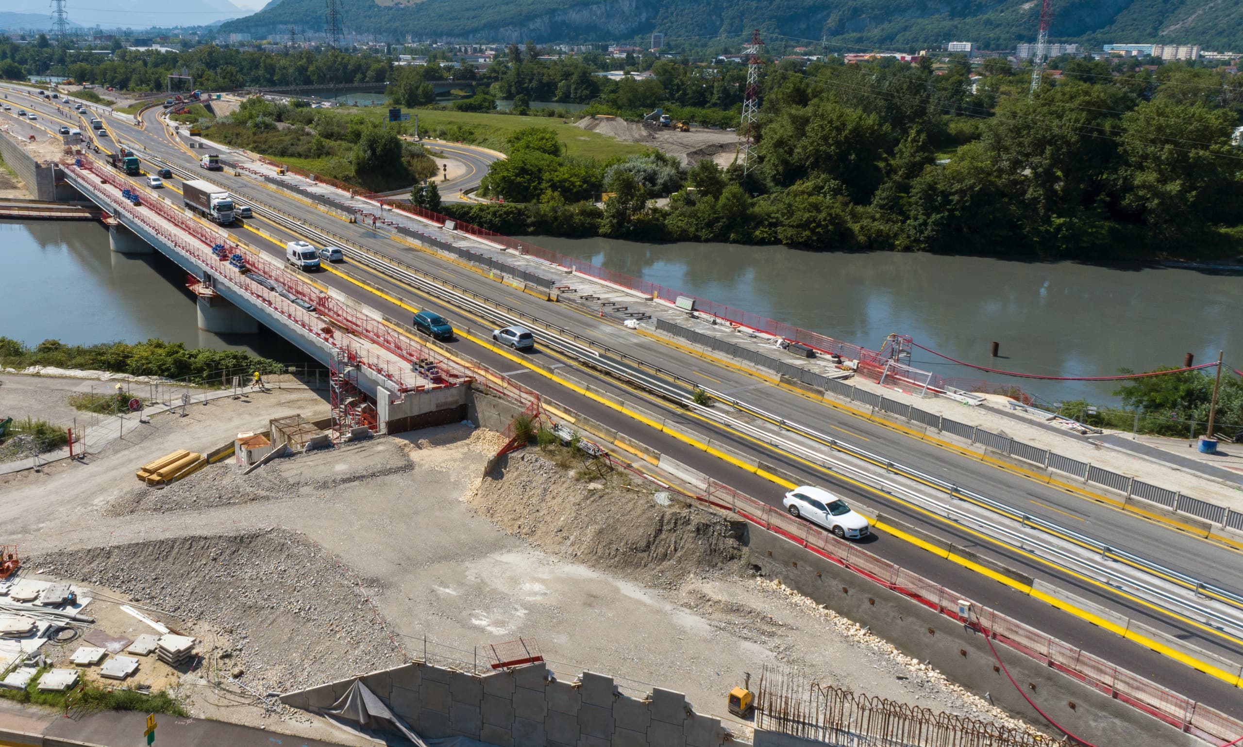 aménagement du pont et de la bretelle venant de la presqu’île sur le secteur Martyrs