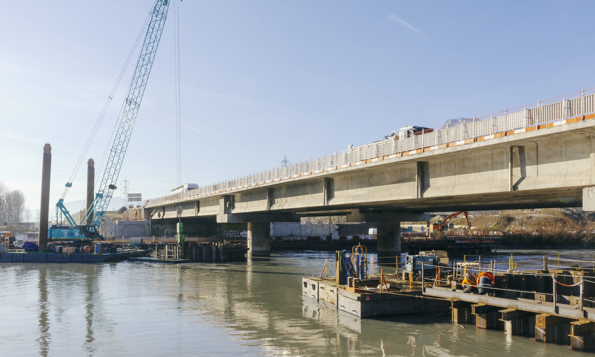 agents travaillant sur les travaux du viaduc de l'Isère