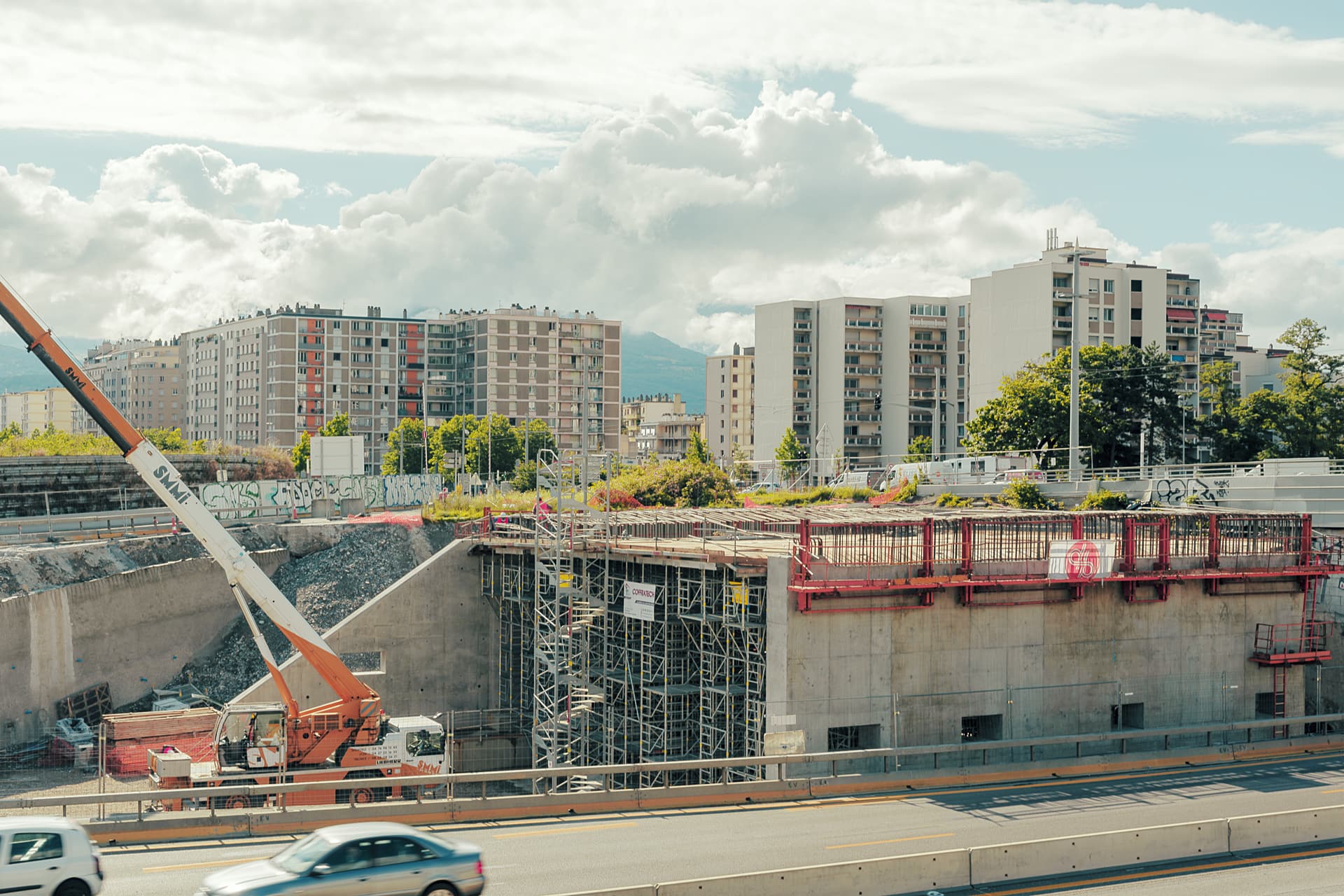 A Grenoble, travaux de construction du nouveau pont sur le secteur Catane depuis l'autoroute A480