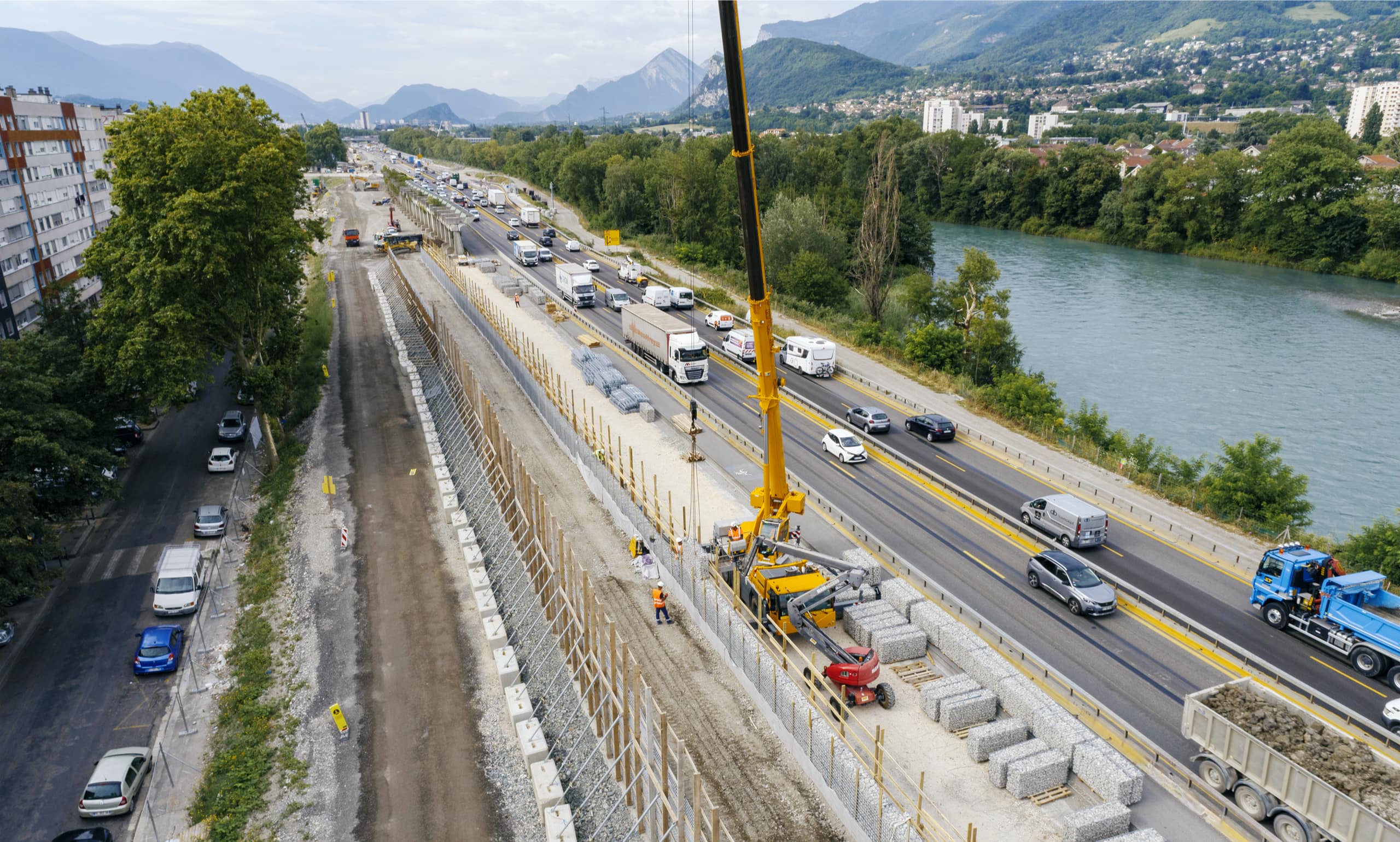 mise en place d'un écran acoustique nouvelle génération au quartier Mistral de Grenoble le long de l'A480