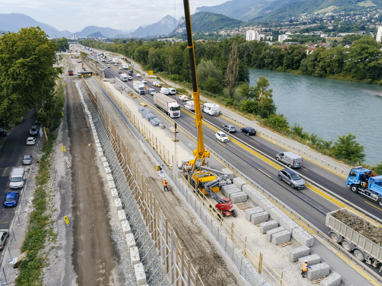 mise en place d'un écran acoustique nouvelle génération au quartier Mistral de Grenoble le long de l'A480