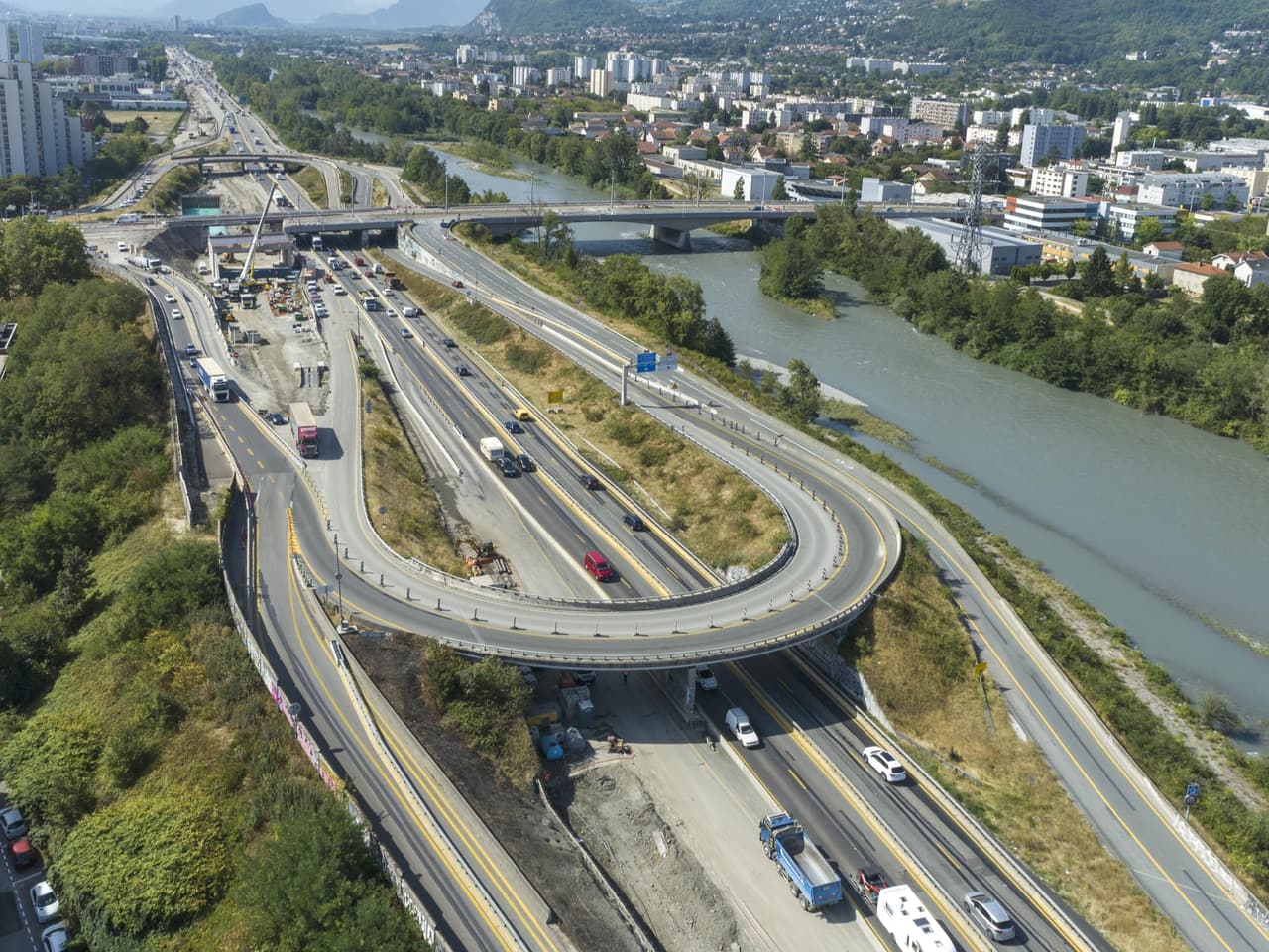 Sur l'autoroute A480, échangeur du pont de Catane à Grenoble