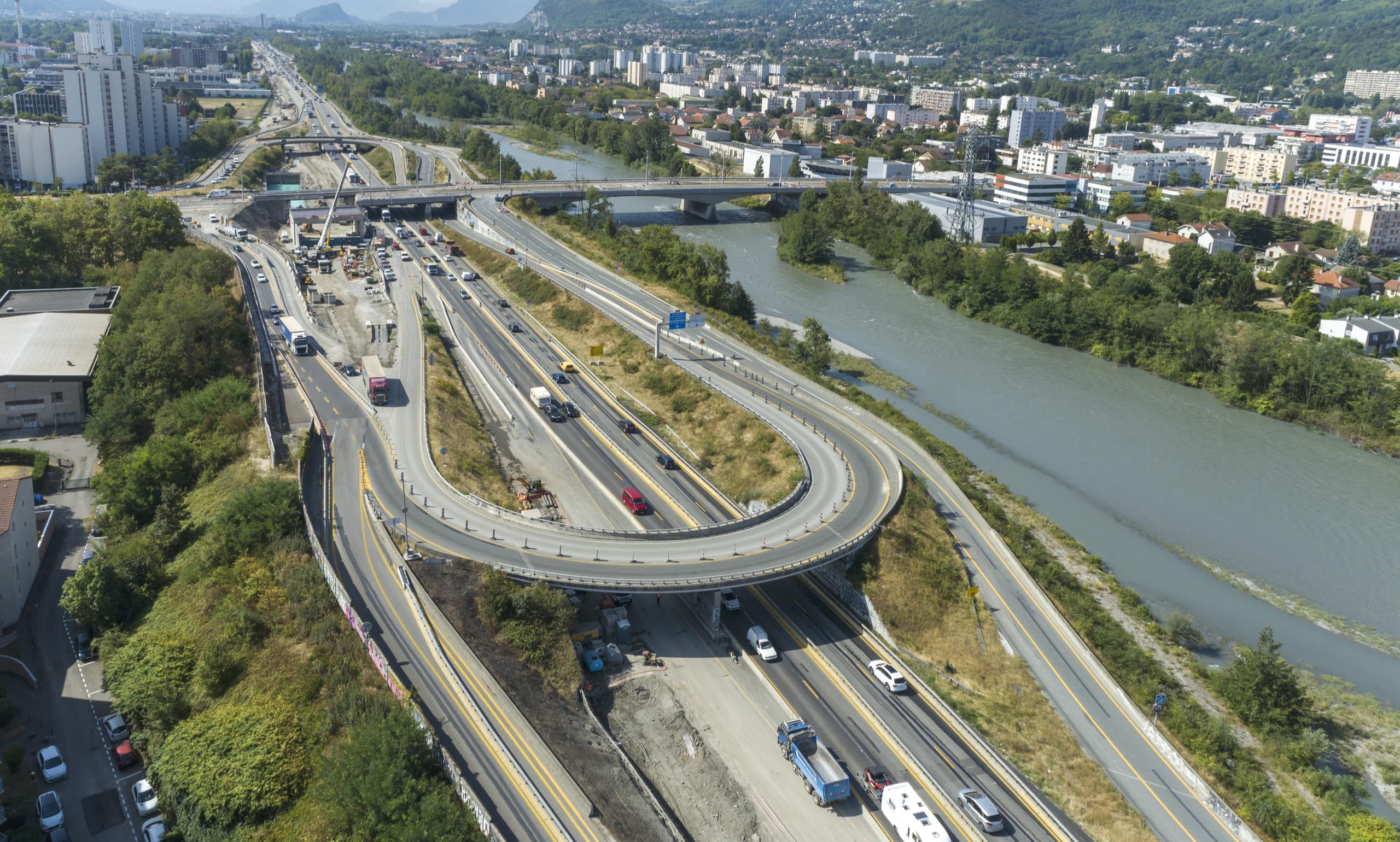 Sur l'autoroute A480, échangeur du pont de Catane à Grenoble