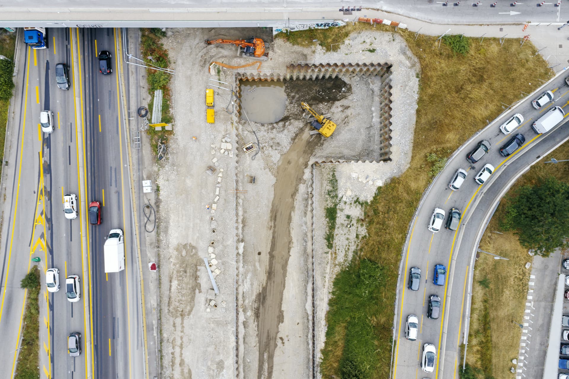 Construction du bassin de rétention anti-pollution le long de l'A480 sur le secteur de Catane à Grenoble