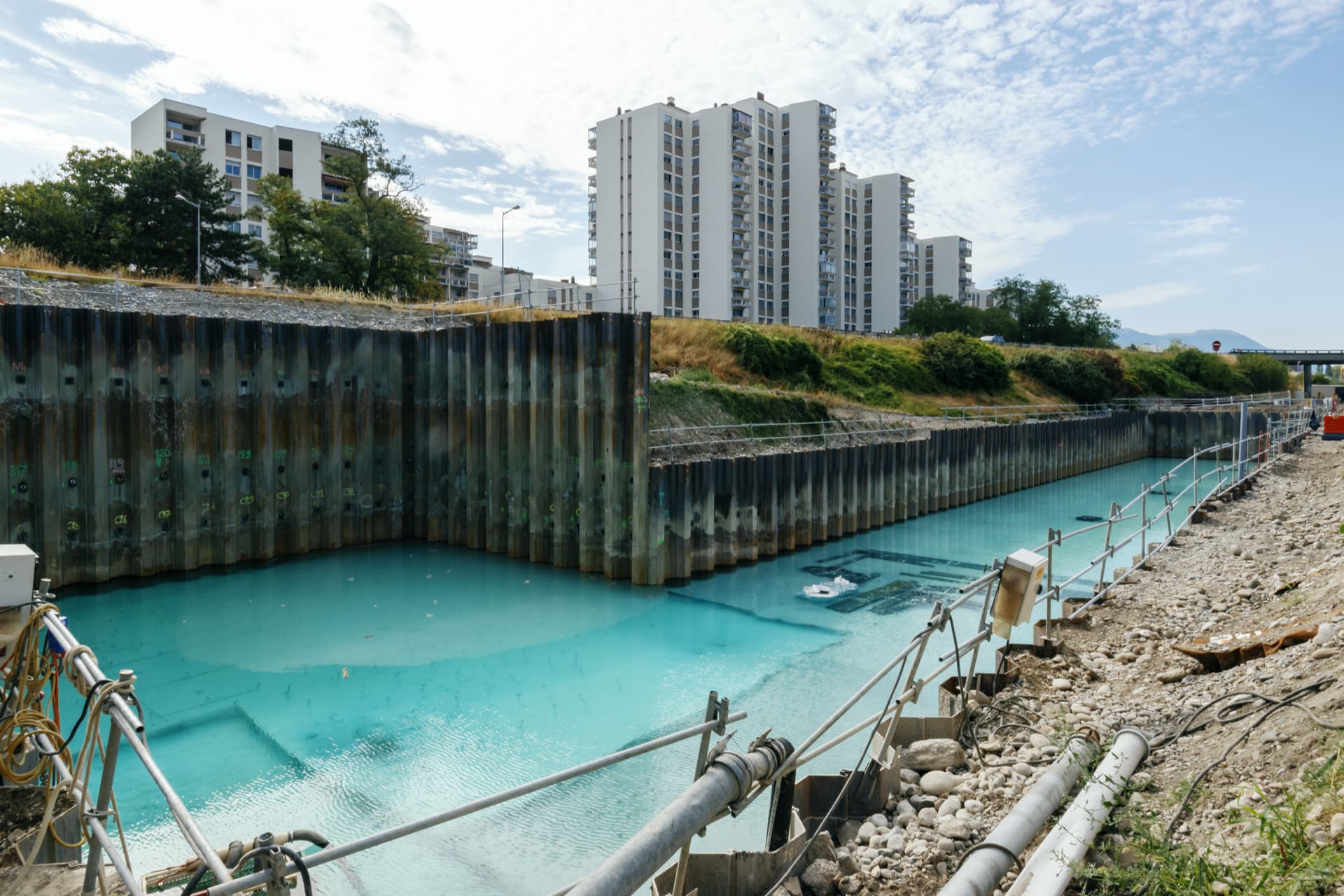 Bassin de rétention anti-pollution le long de l'A480 sur le secteur de Catane à Grenoble