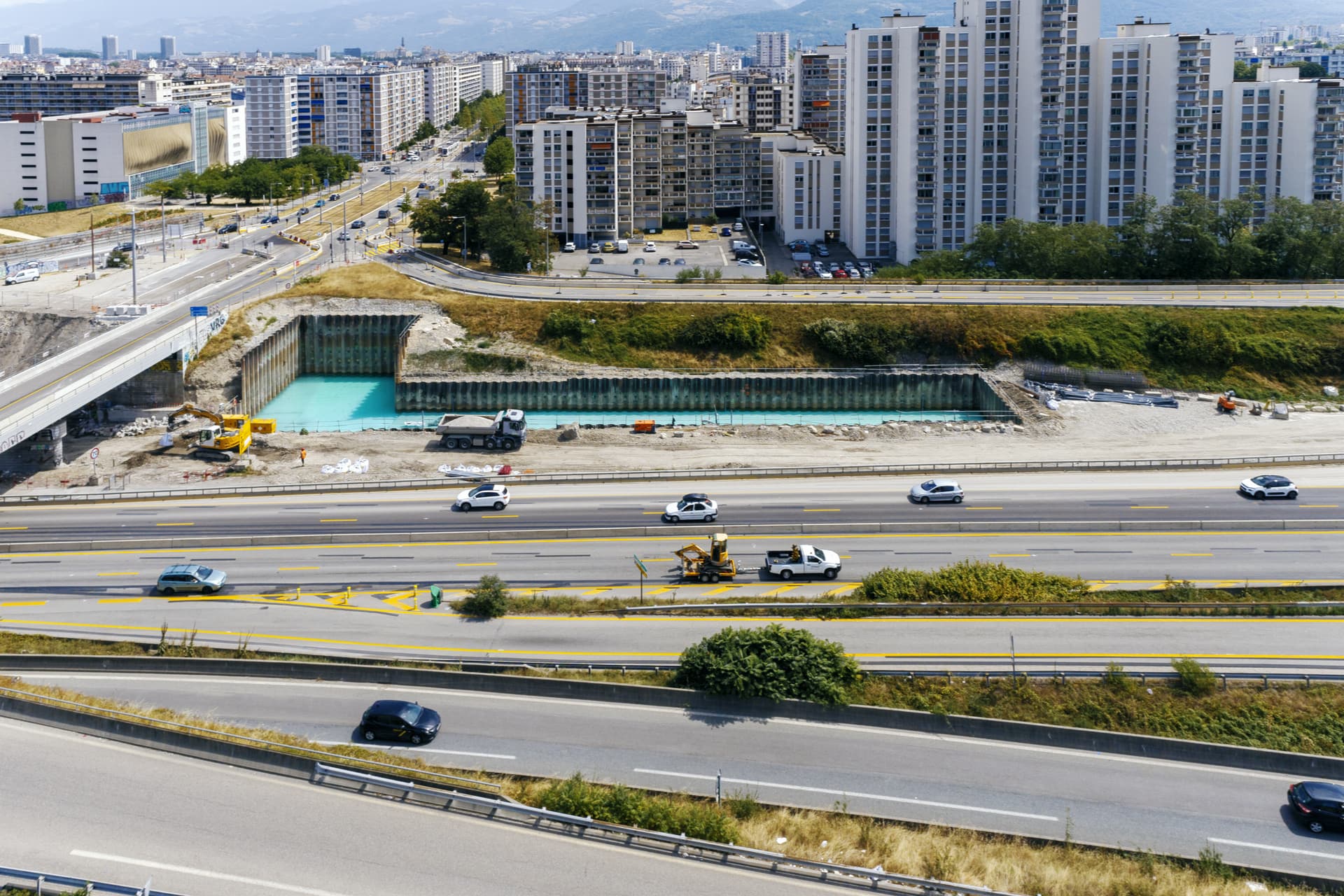 Bassin de rétention anti-pollution le long de l'A480 sur le secteur de Catane à Grenoble