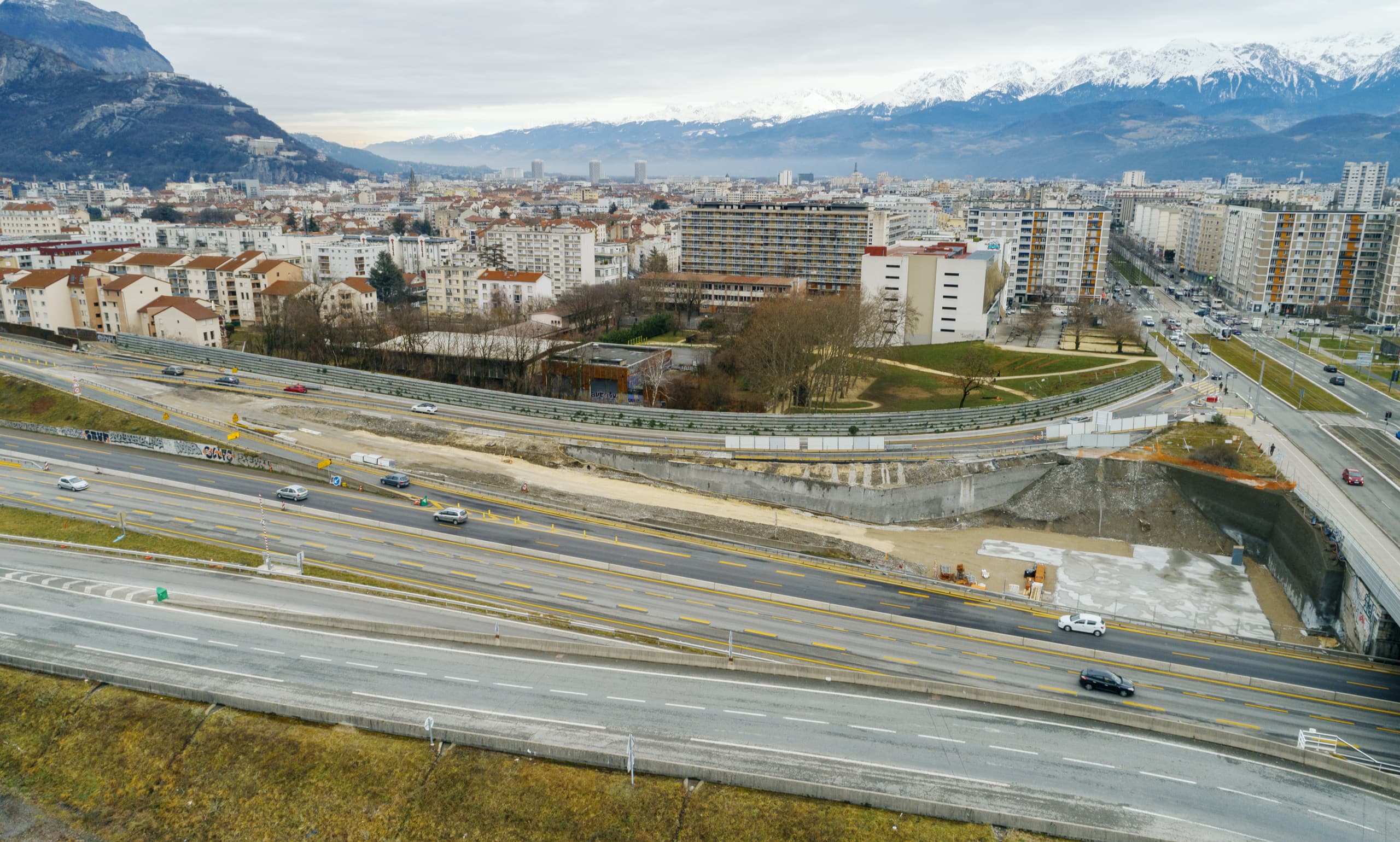 Mur acoustique végétalisé le long du quartier Catane à Grenoble