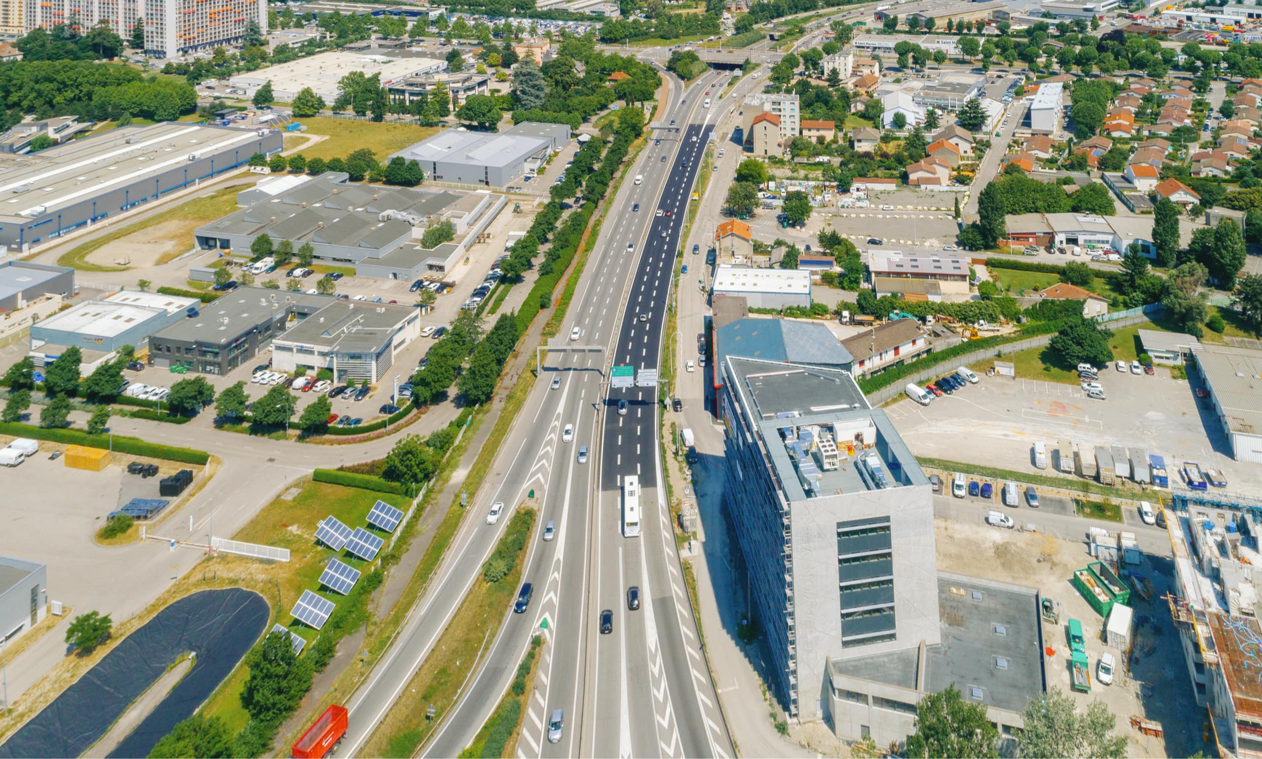 Nationale N87 et rue du Tremblay à Échirolles dans le bassin grenoblois avant les travaux d'aménagement