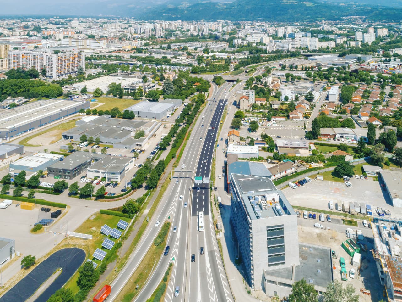 Nationale N87 et rue du Tremblay à Échirolles dans le bassin grenoblois avant les travaux d'aménagement