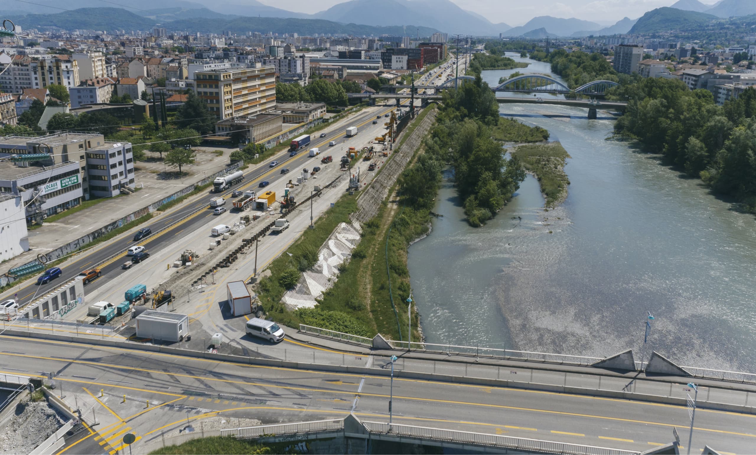 Construction du deuxième pont du diffuseur de Fontaine sur le secteur de Vercors à Grenoble