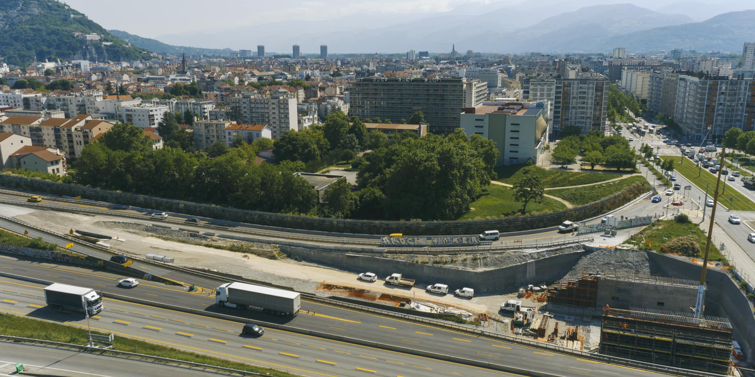 écran acoustique le long du parc Joseph-Vallier à Grenoble
