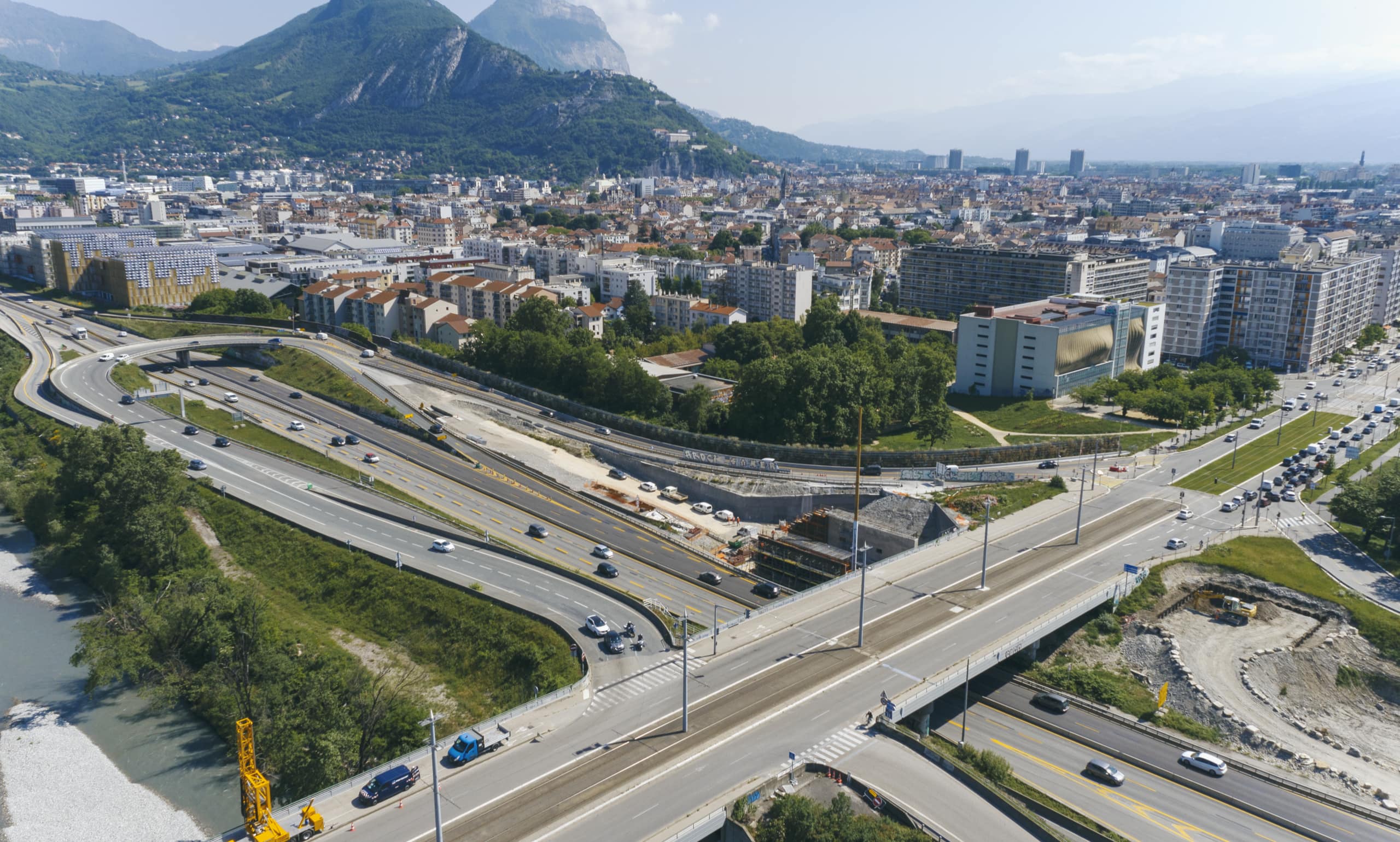 nouvel écran acoustique le long du parc Joseph-Vallier à Grenoble