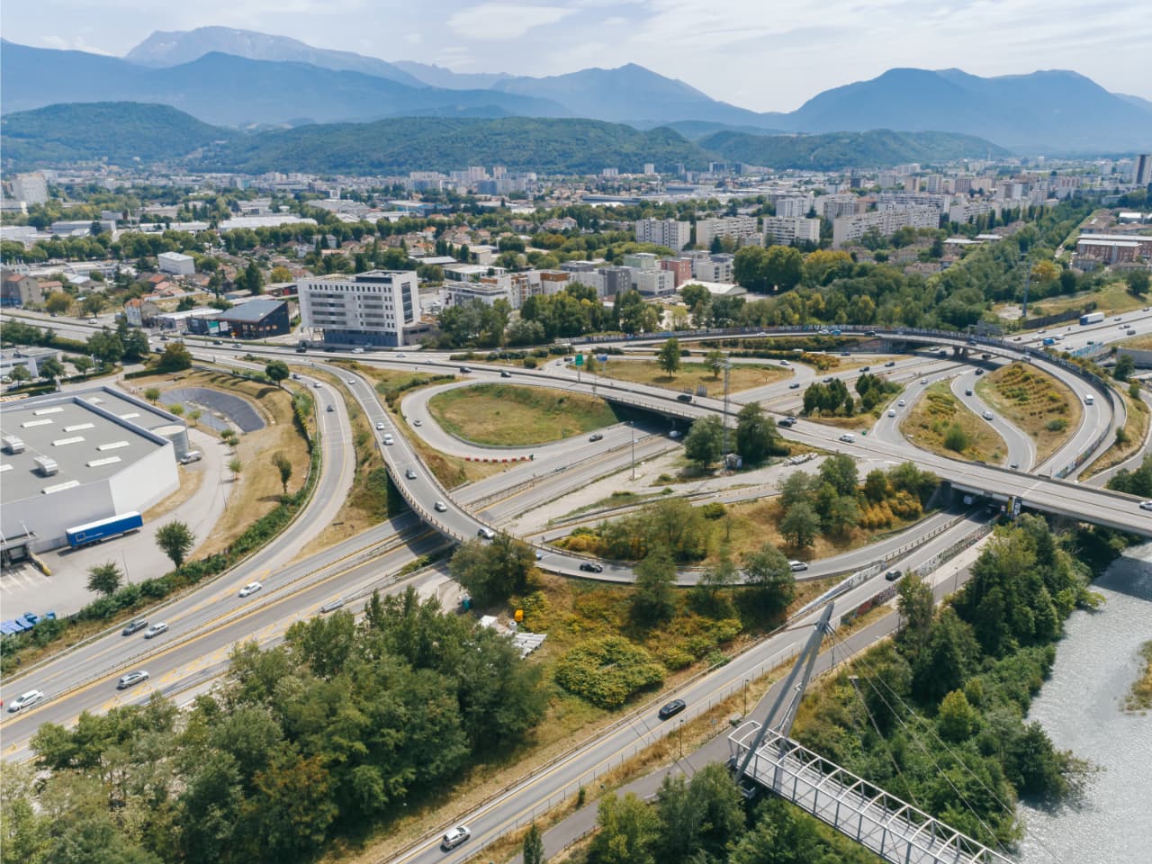 A480, Nationale N87 et échangeur du Rondeau vue du ciel à Grenoble