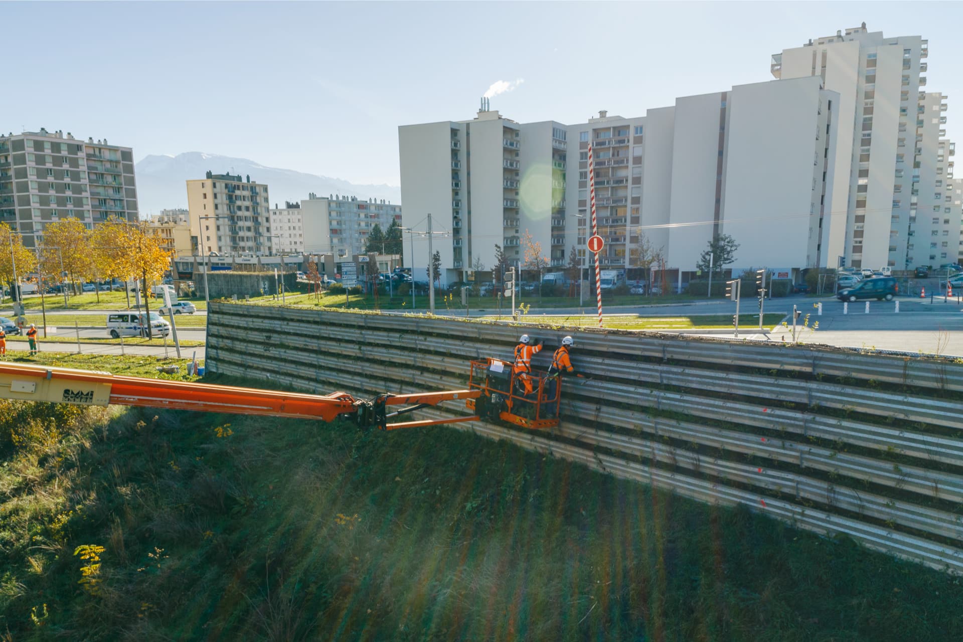 finalisation de l'installation de l'écran acoustique