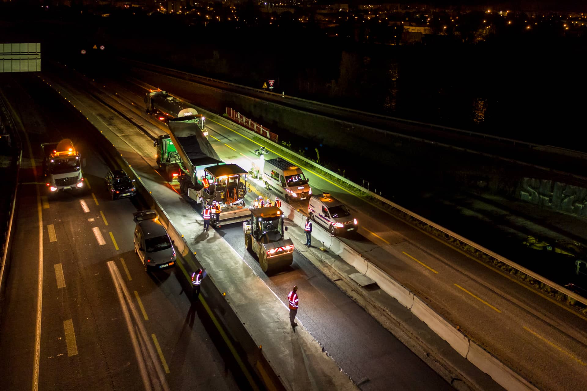 Travaux de nuit sur l'autoroute A480 par les équipes d'AREA