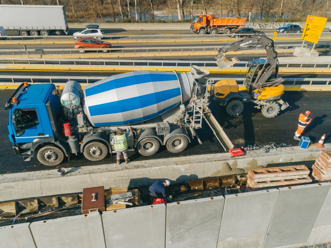 à Grenoble, travaux sur l'autoroute A480 par les équipes d'AREA