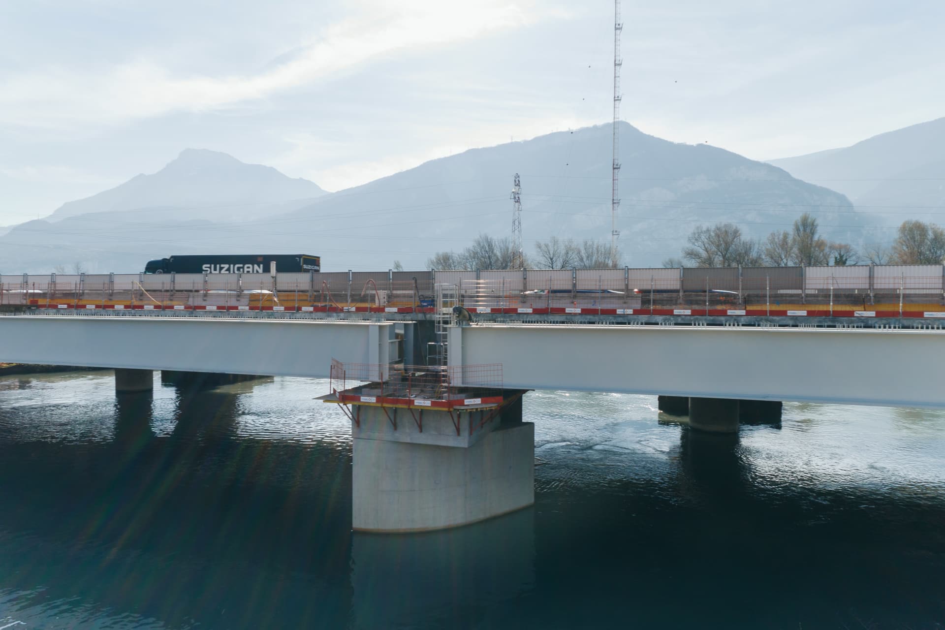 pile du pont de l'Isère le long de l'autoroute A480