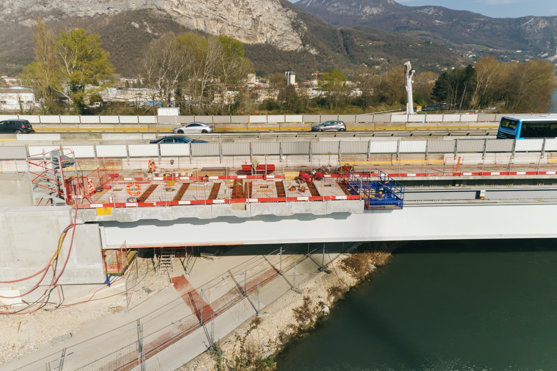 dalles sur le Viaduc de l'Isère