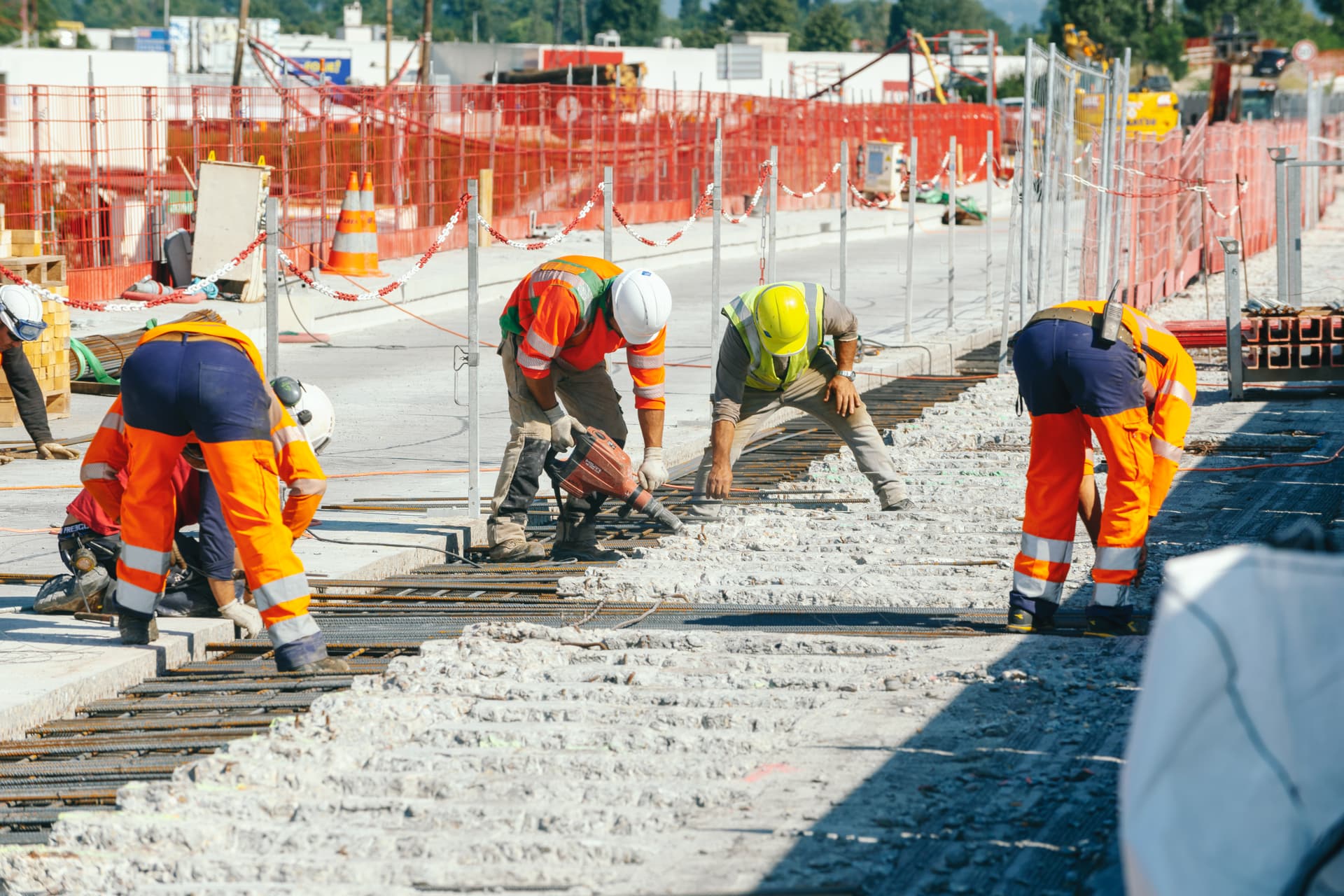 Les équipe d'AREA préparant le clavage du viaduc de l'Isère sur l'autoroute A480