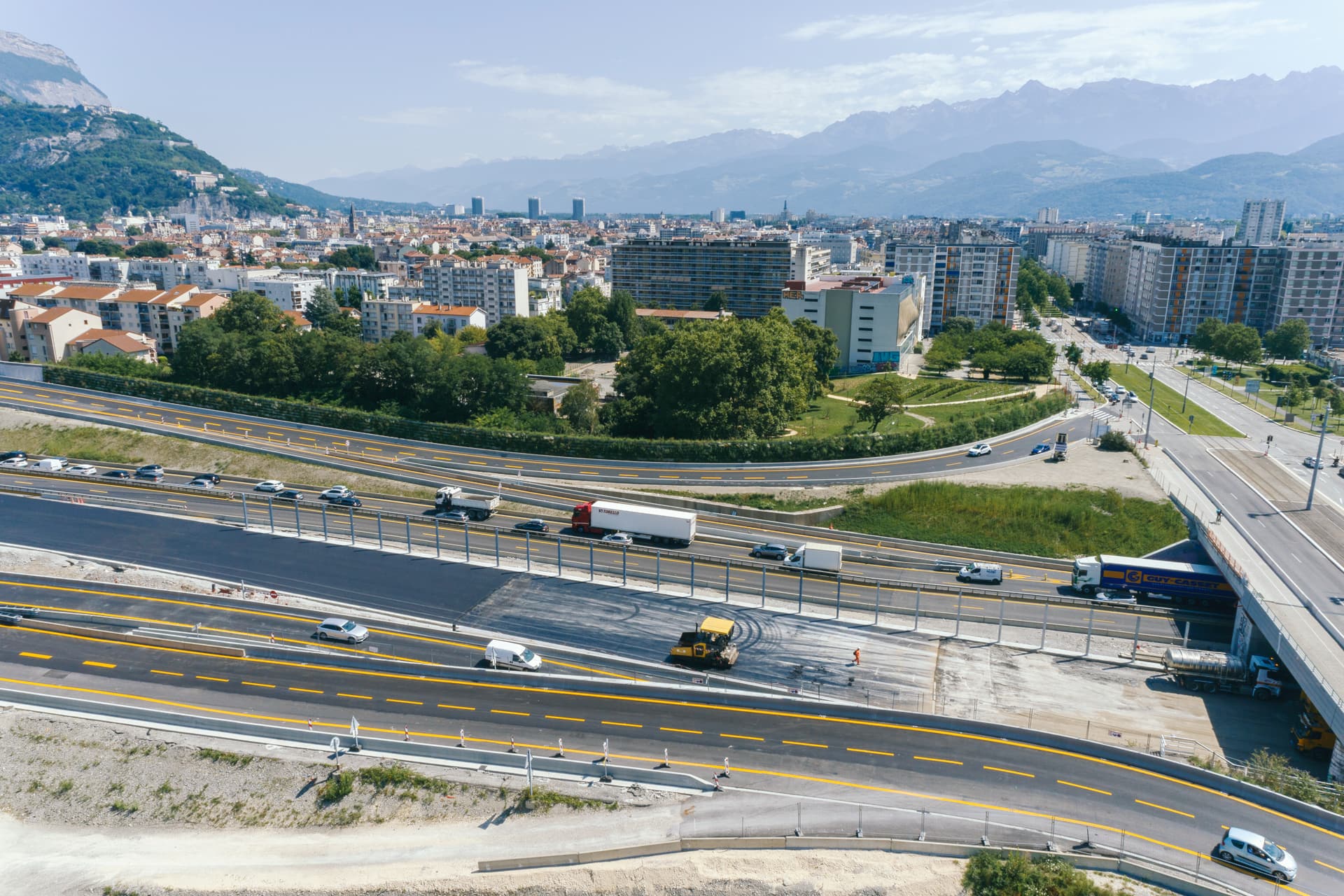 Pose des écrans acoustiques de dernière génération sur l'A480 au diffuseur de Catane