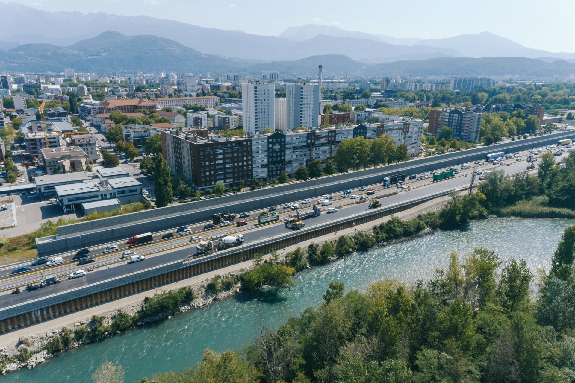 Ecran acoustique le long de l'autoroute A480 à Grenoble