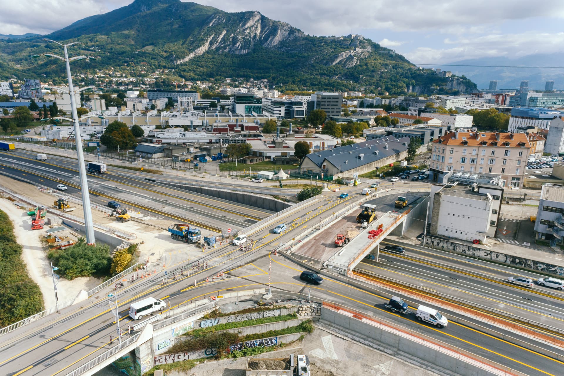 Aménagement de l'autoroute A480 et plus particulièrement le pont de Vercors par les équipes d'AREA