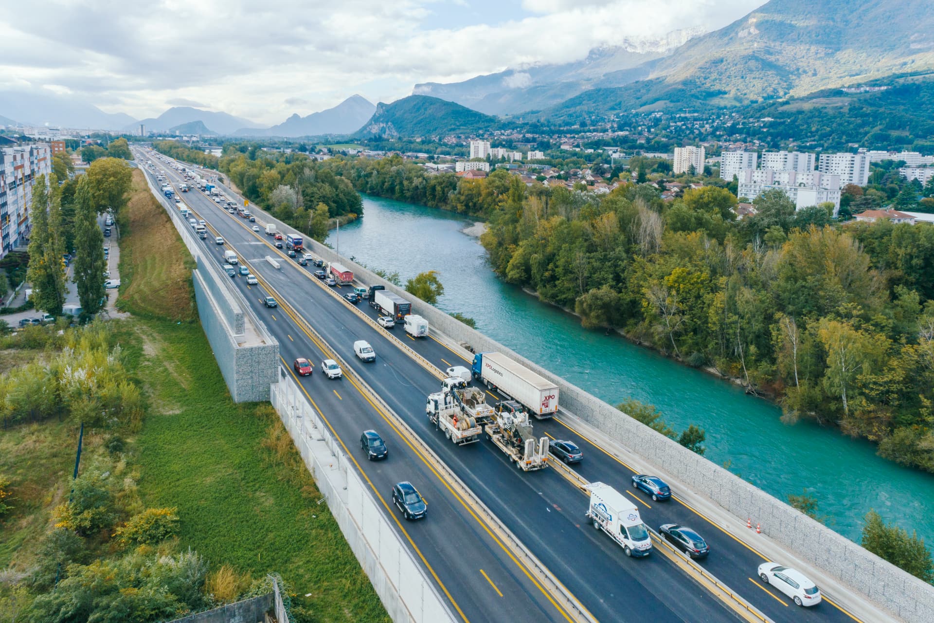 Murs acoustiques le long de l'autoroute A480 à Mistral