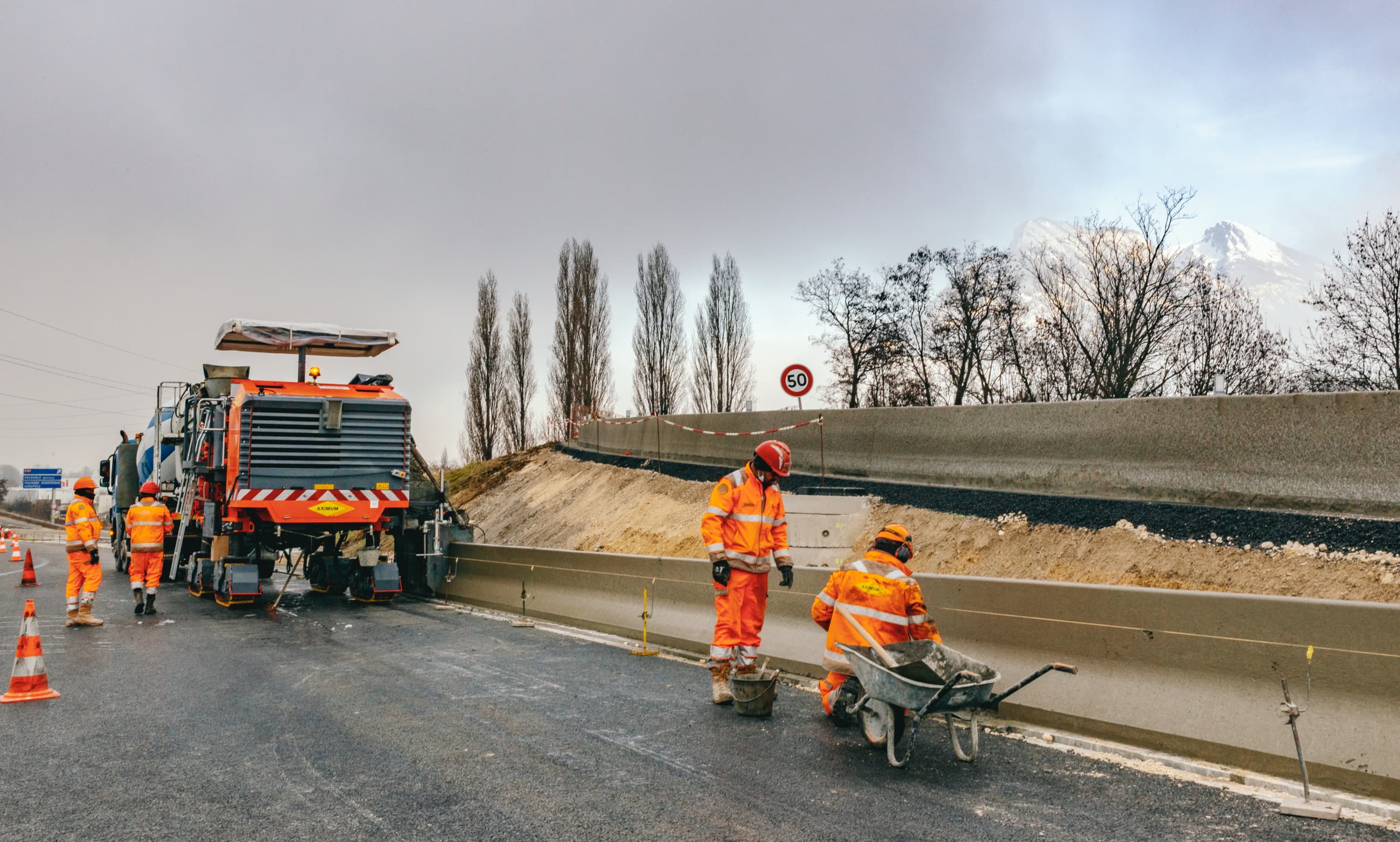 Agent d'AREA opérant le long de l'autoroute urbaine A480