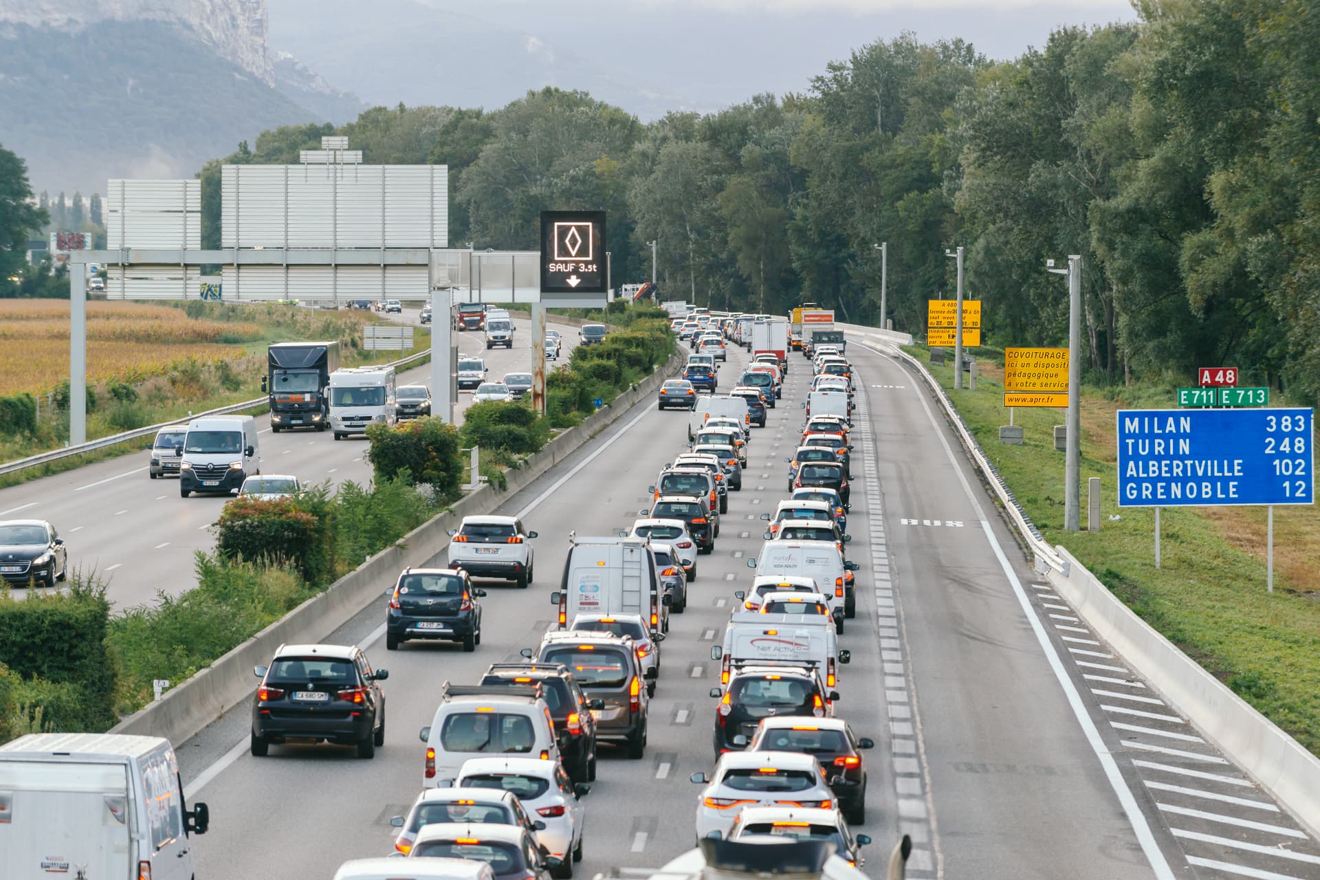 voie de co-voiturage sur l'autoroute urbaine A480
