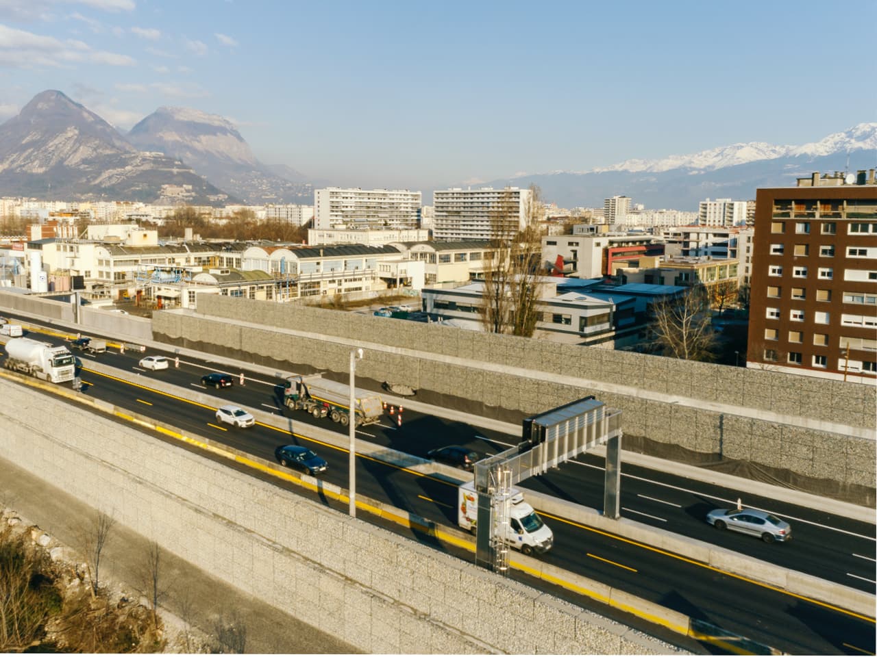 Système de singalisation le long de l'autoroute urbaine A480