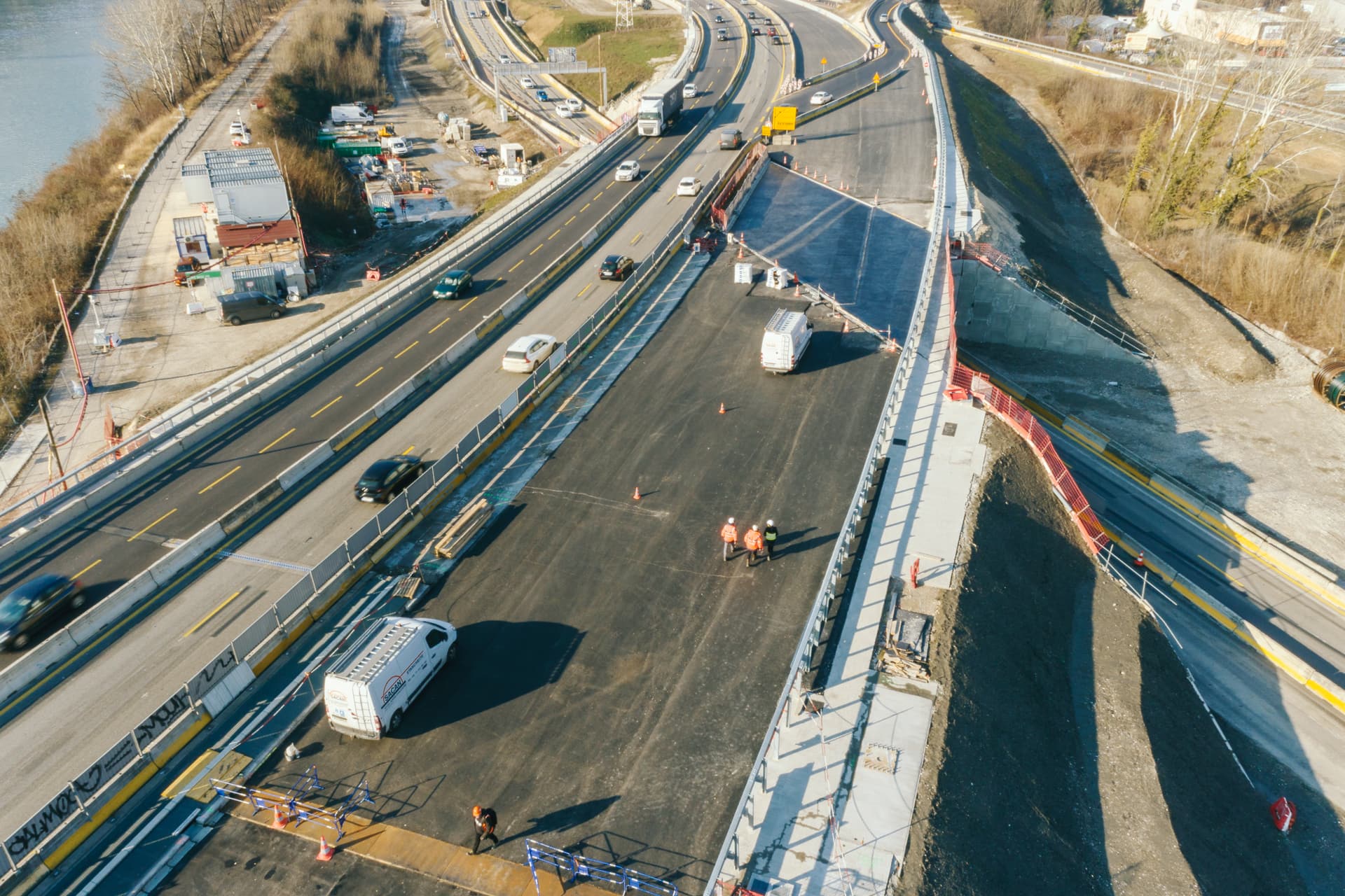 Pont de l'Isère enjambant la nationale N481