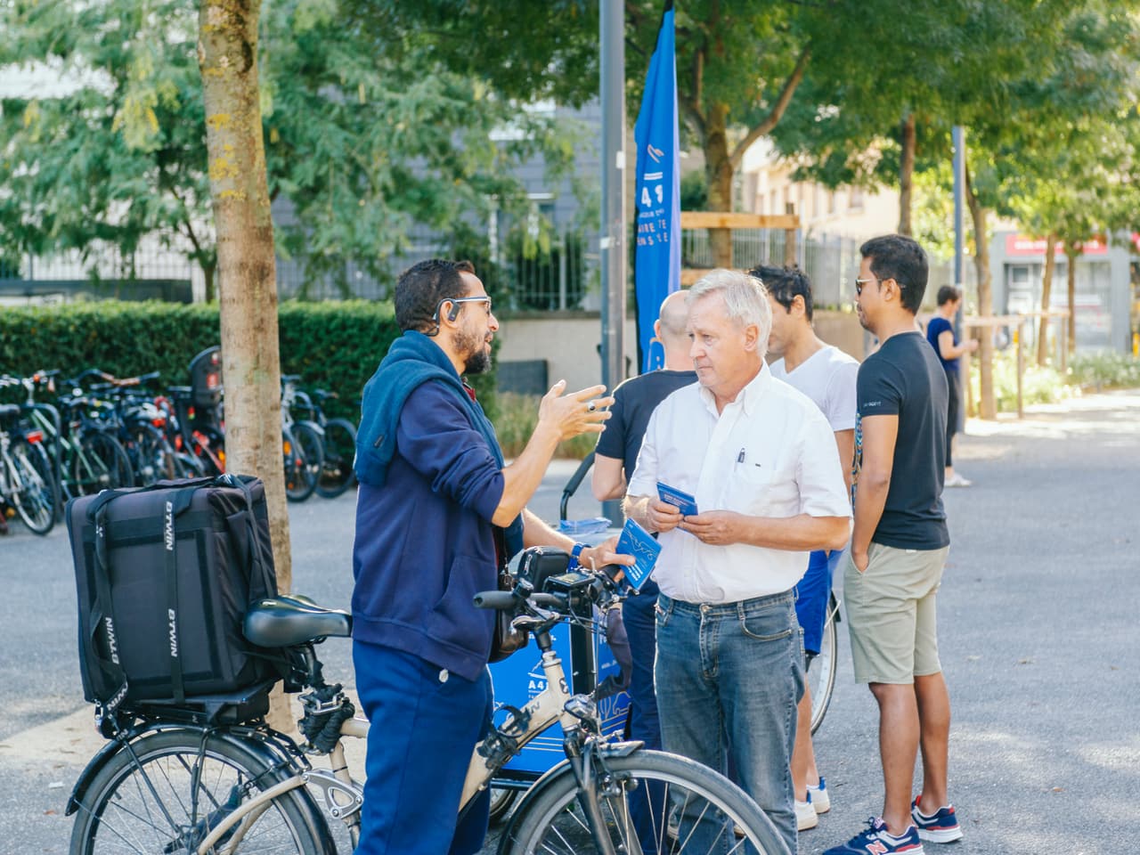Rencontre sur l'expo mobile du projet d'aménagement due l'autoroute urbaine A480-Rondeau