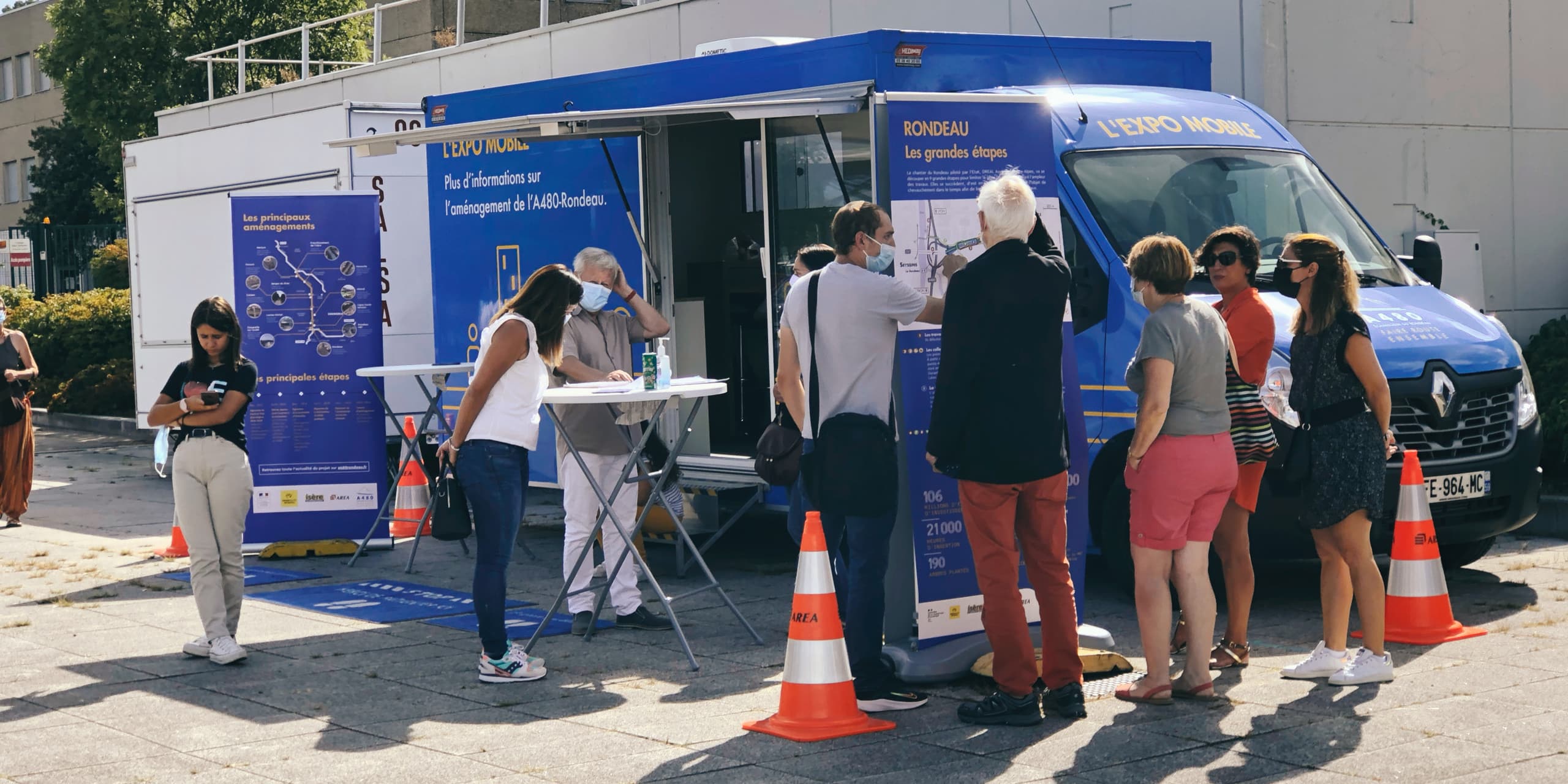 Expo-mobile dans les quartiers de Grenoble afin d'exposer à la population le projet A480-Rondeau