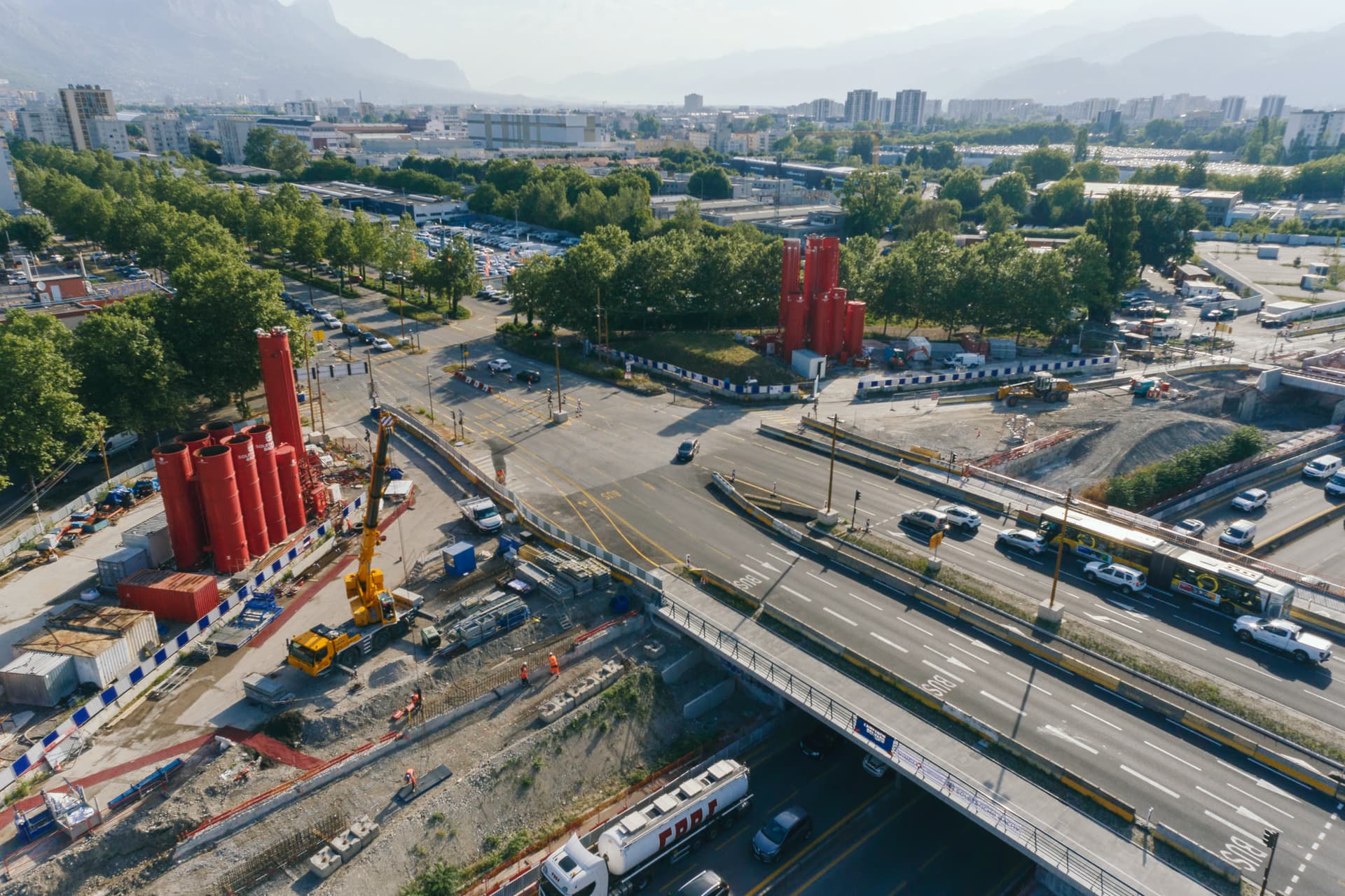 Aménagement par la DREAL de la nationale N87 par les équipes de la DREAL dans le cadre du projet d'autoroute urbaine A480