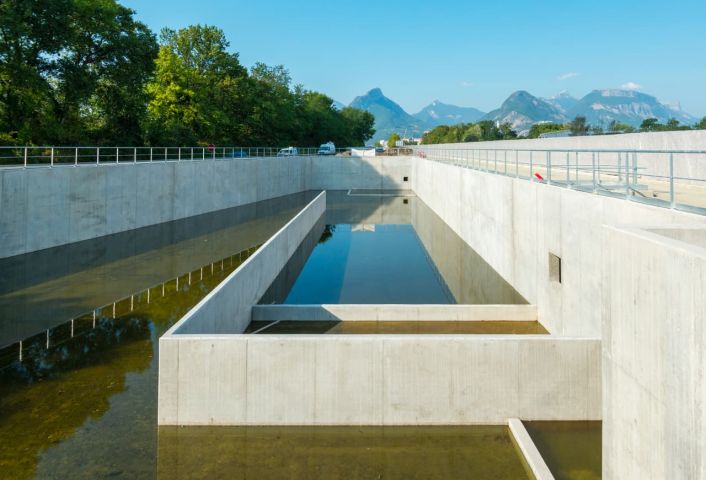 Bassin d'assainissement des eaux de ruissellements et les pollutions accidentelles en voirie le long de l'autoroute intégrée A480 sur Grenoble