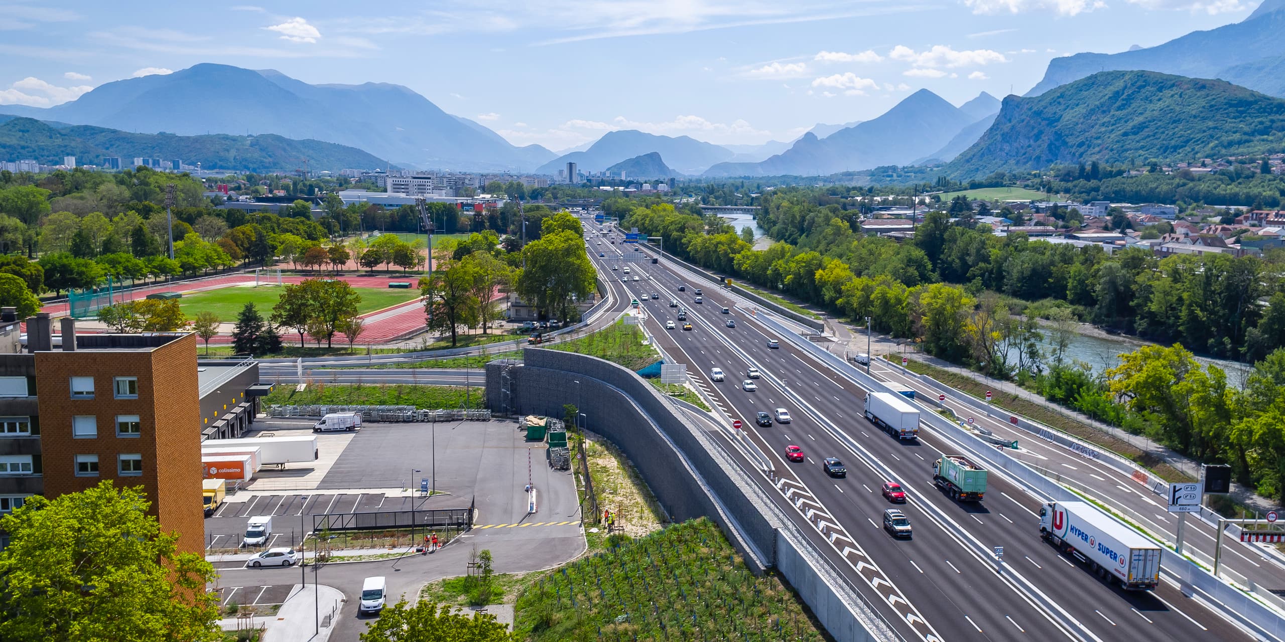 aménagement de l'autoroute urbaine intégrée A480 réalisé par AREA sur la ville de Grenoble