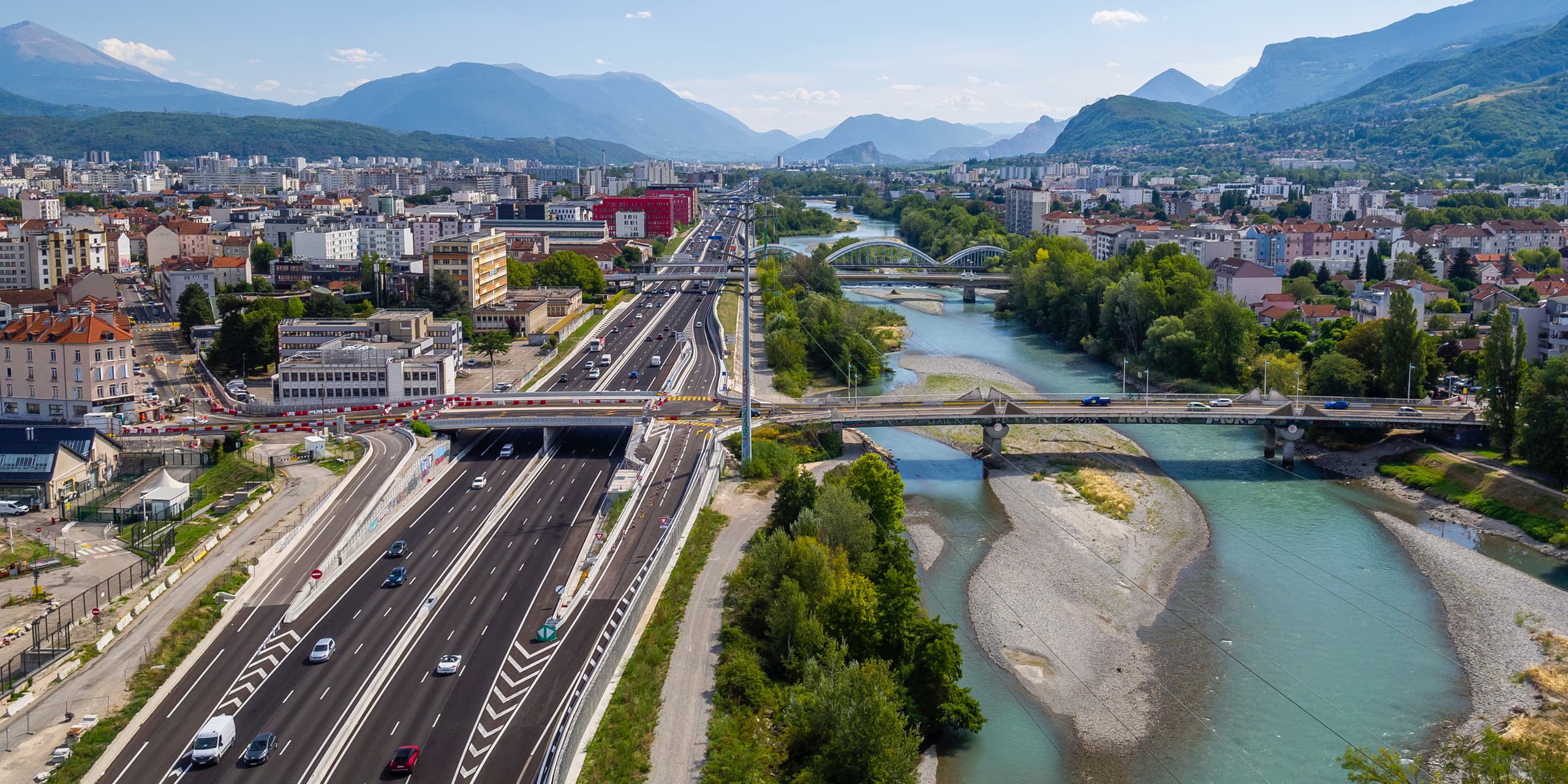 aménagement de l'autoroute urbaine intégrée A480 réalisé par AREA sur la ville de Grenoble