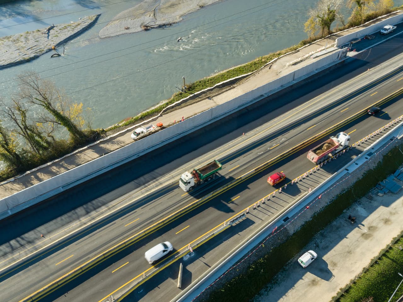 Sur Grenoble, bretelle d'entrée autoroutière Horowitz sur l'A480