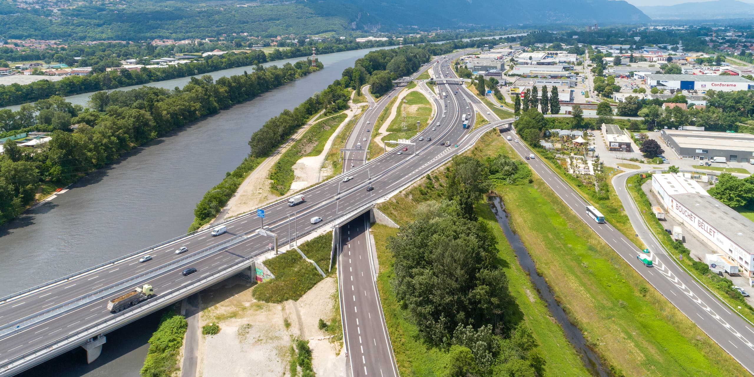 autoroute intégrée A480 sur le secteur du pont de l'Isère en direction de Lyon depuis Grenoble